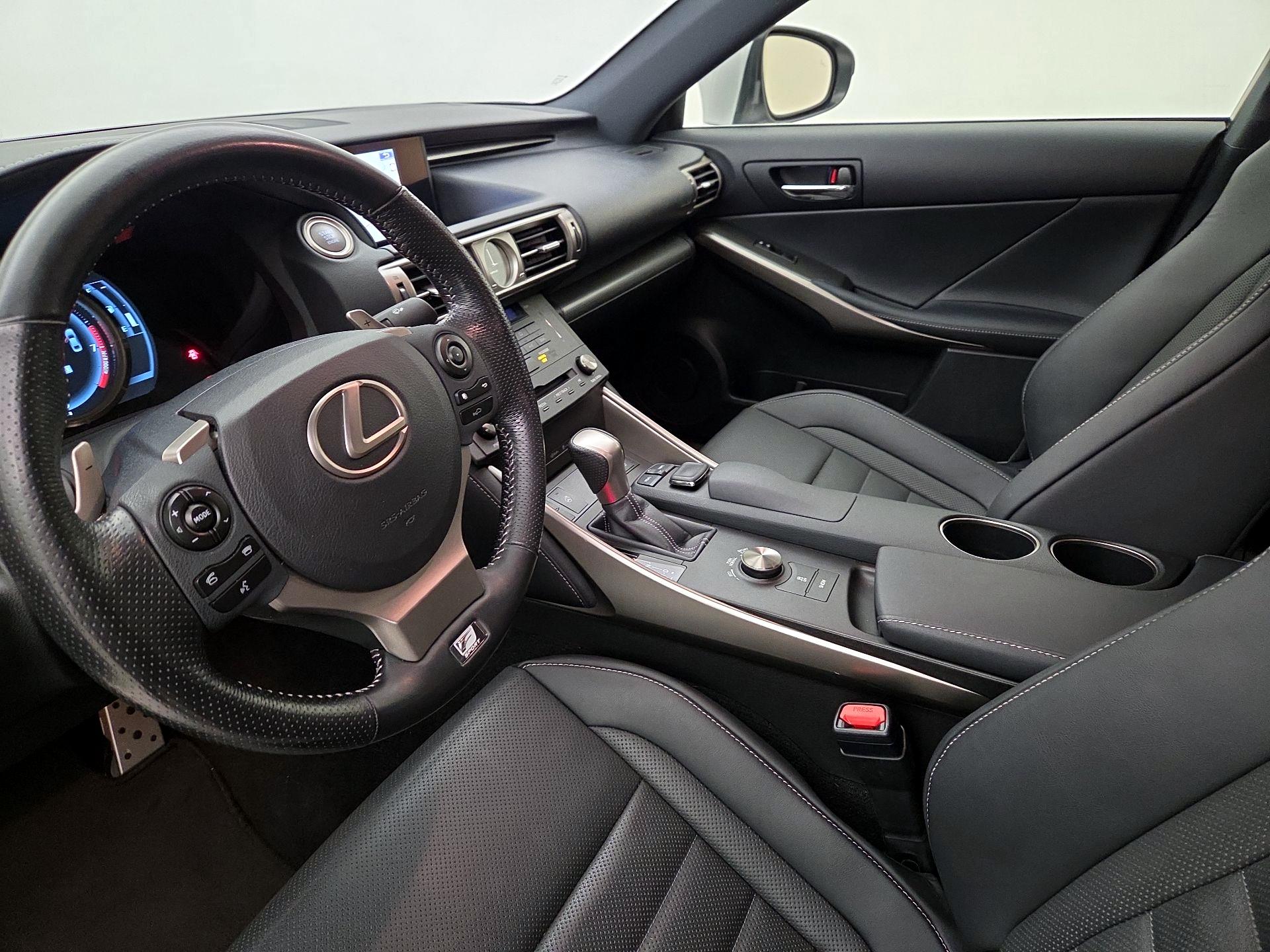 Thumbnail: 2016 Lexus IS - 11