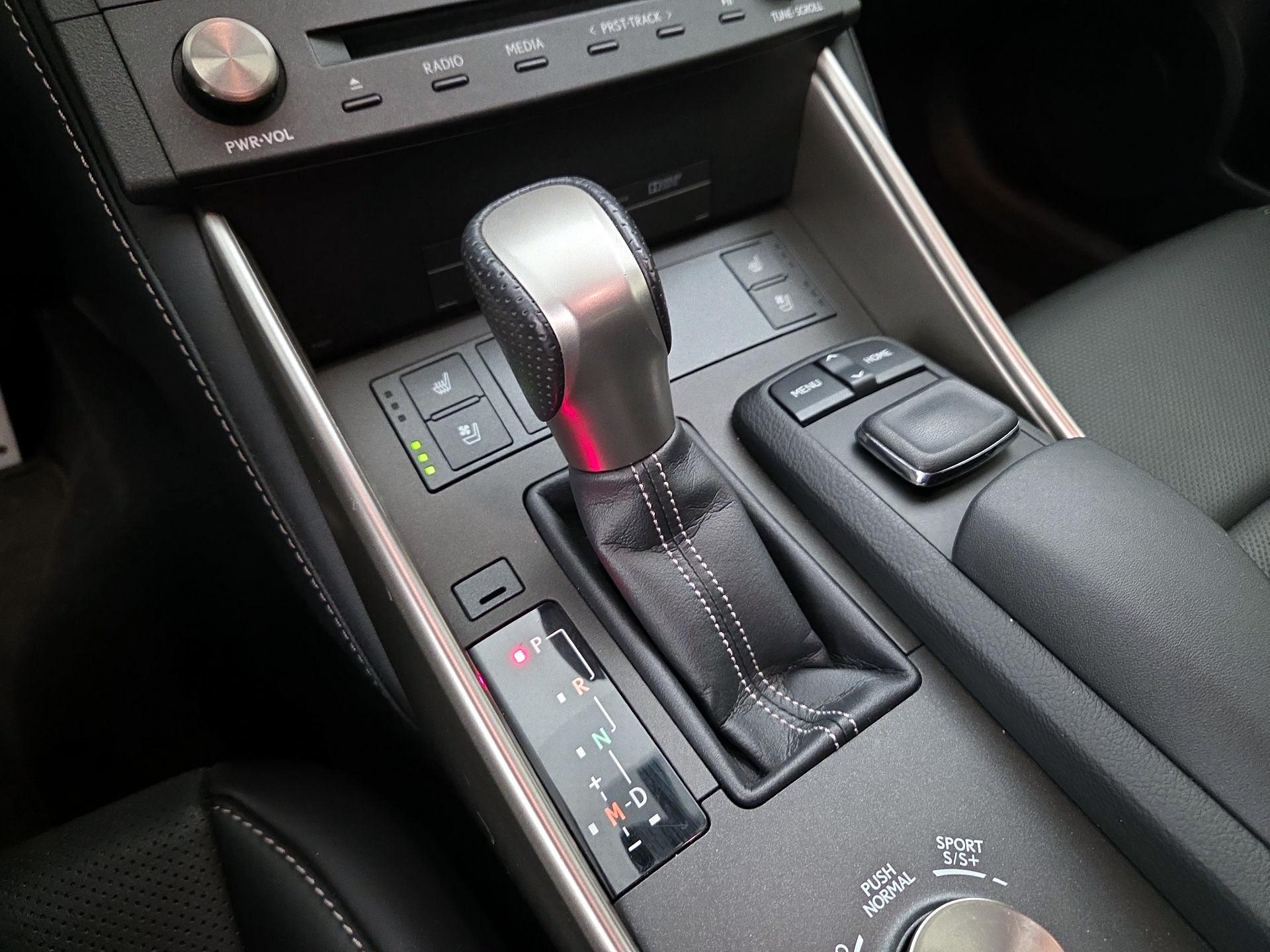 Thumbnail: 2016 Lexus IS - 15