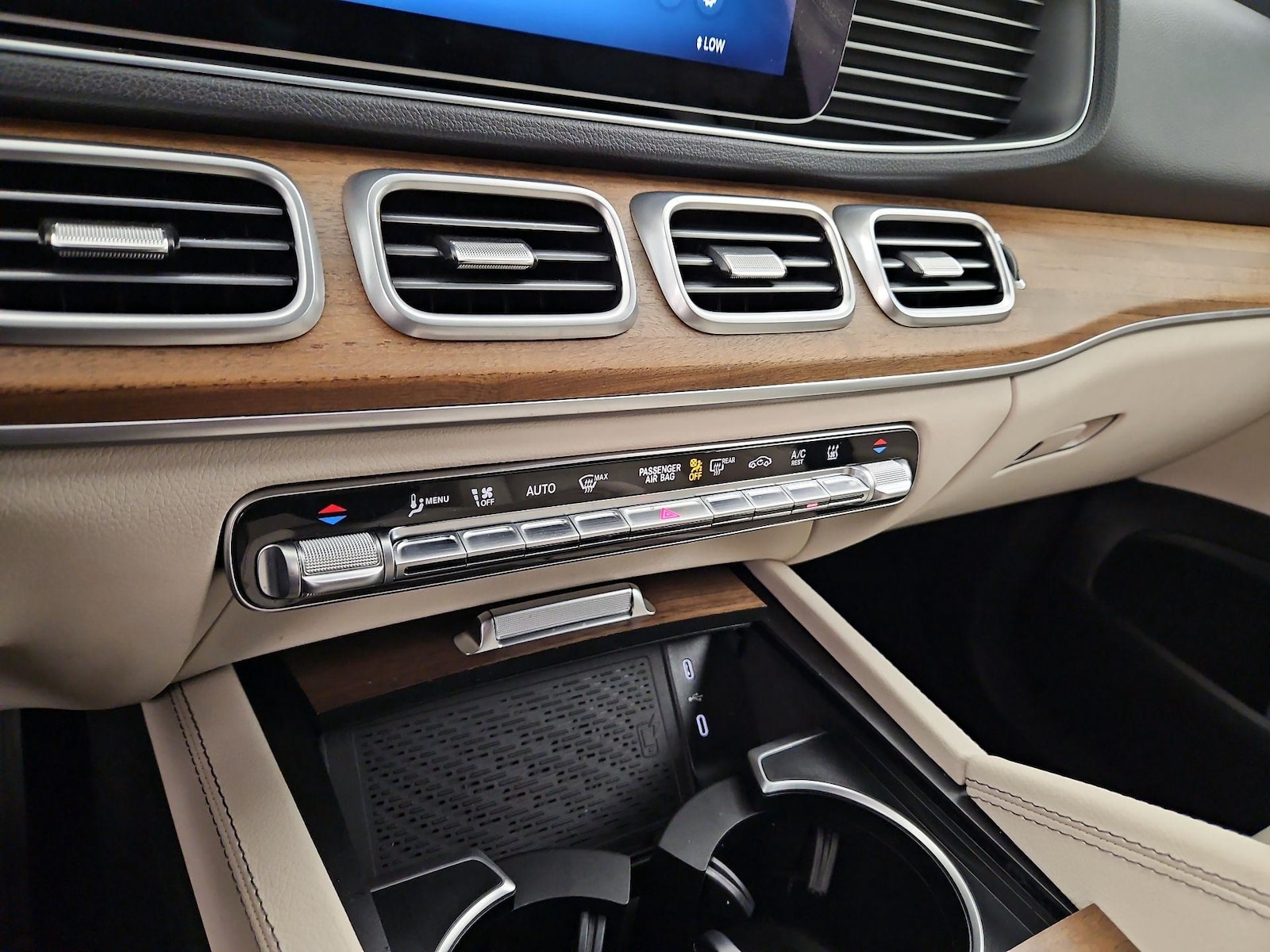 2025 Mercedes-Benz GLE GLE450E - Photo 17