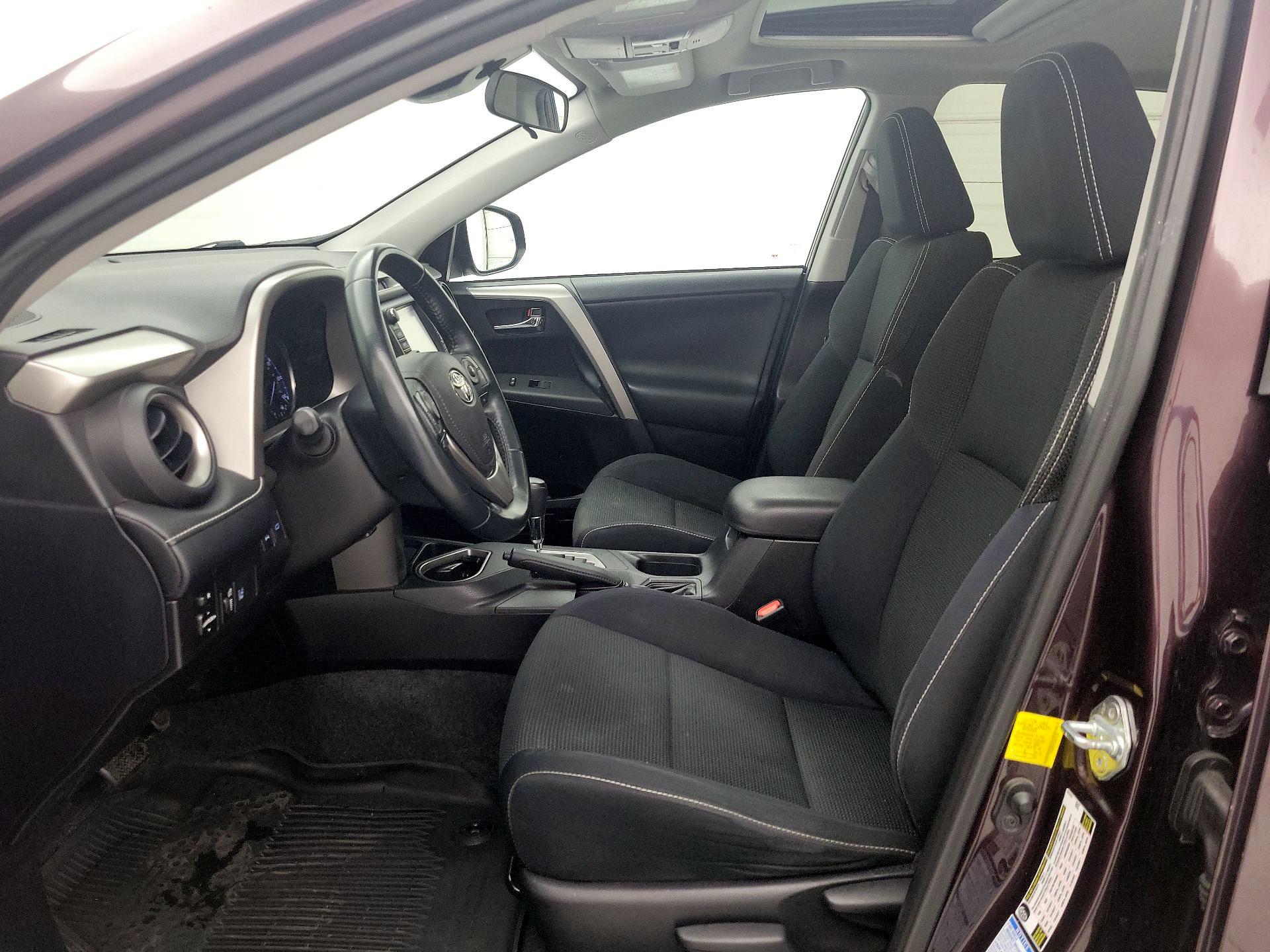 Thumbnail: 2016 Toyota RAV4 - 11