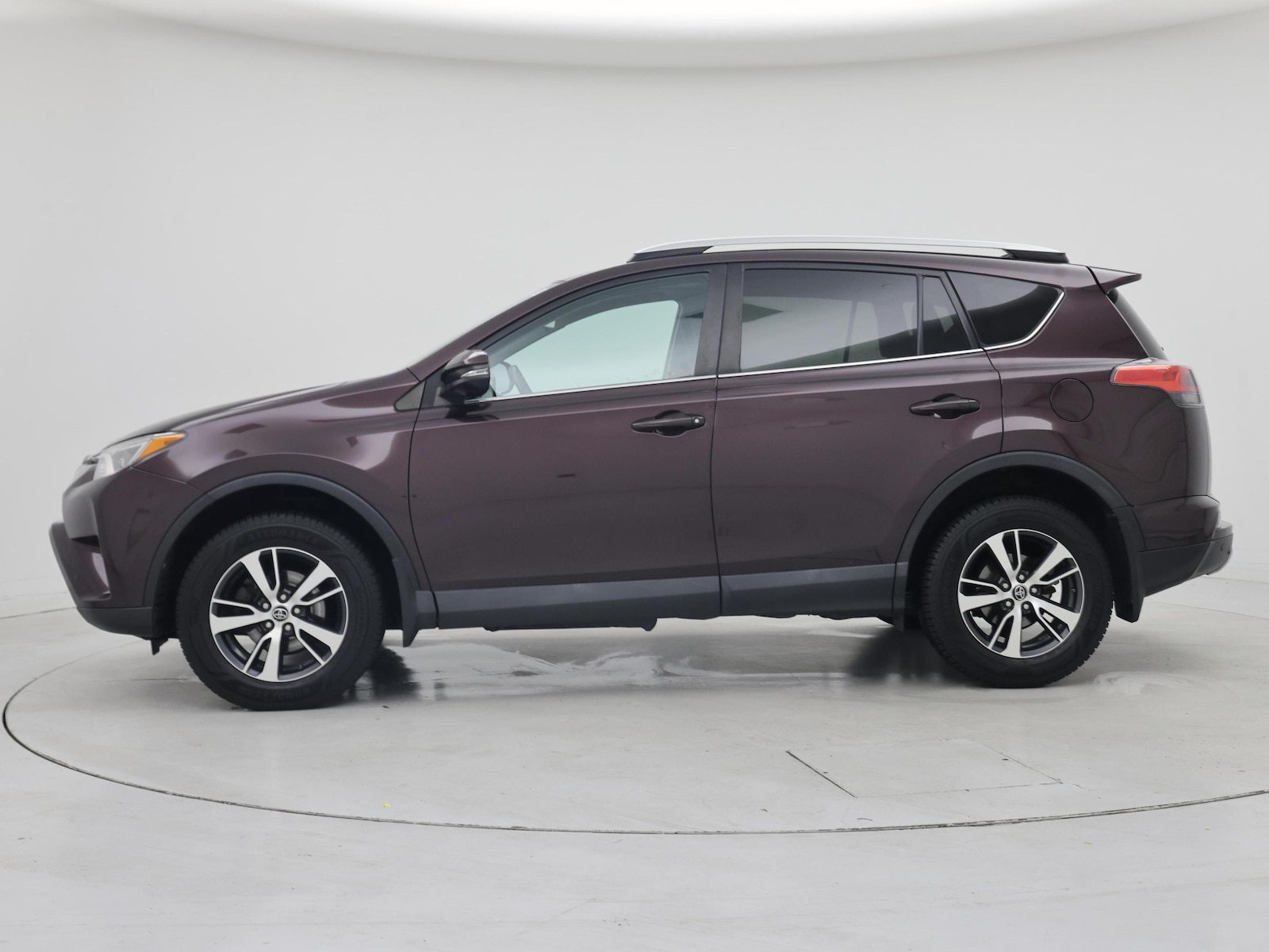 2016 Toyota RAV4 XLE - Photo 4