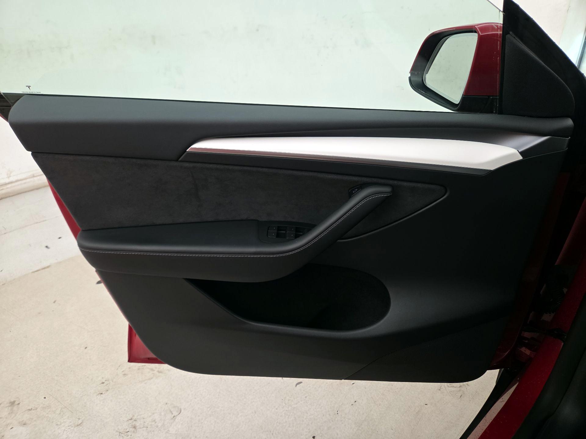 Thumbnail: 2023 Tesla Model Y - 12