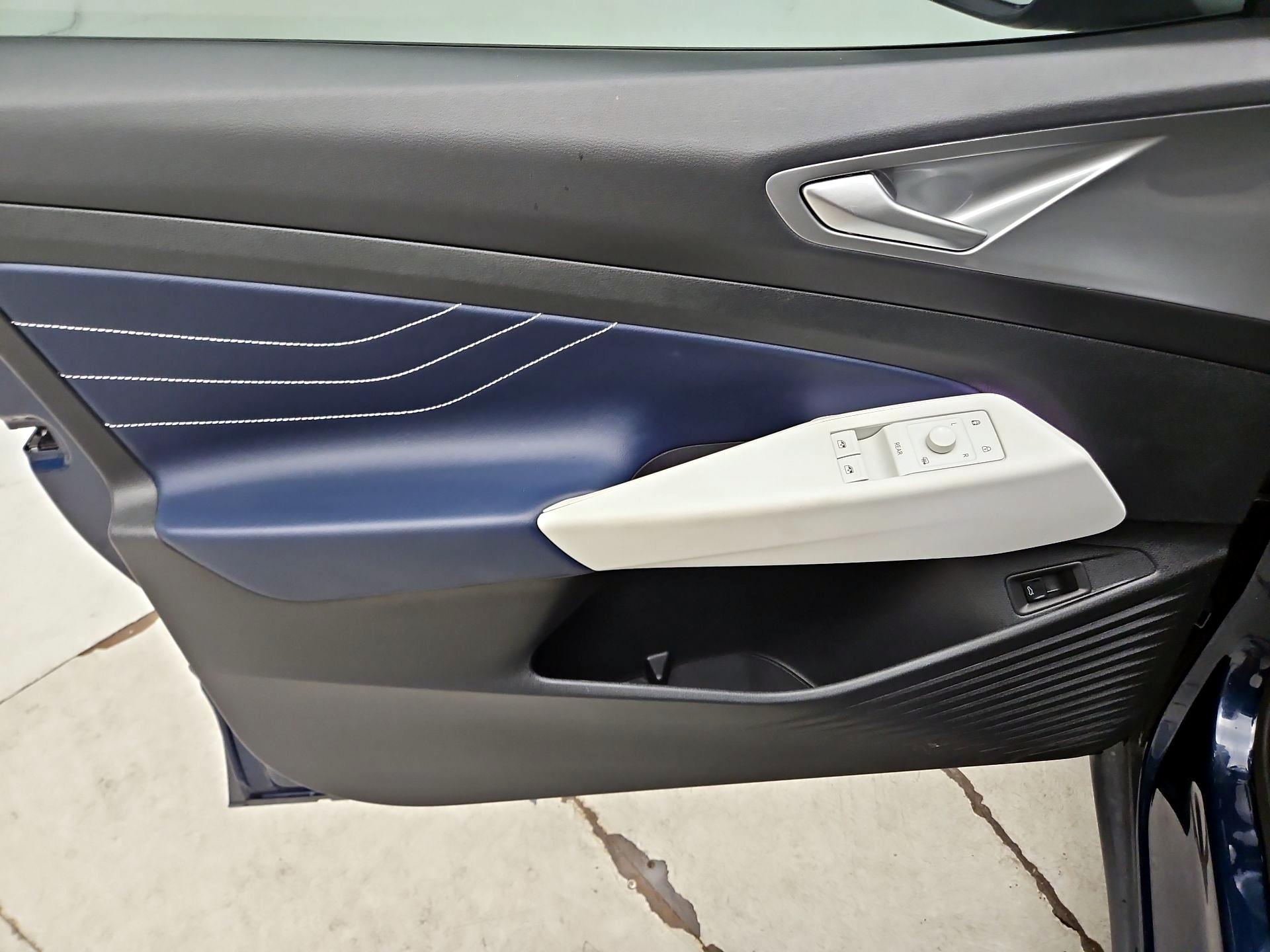 Thumbnail: 2023 Volkswagen ID.4 - 12