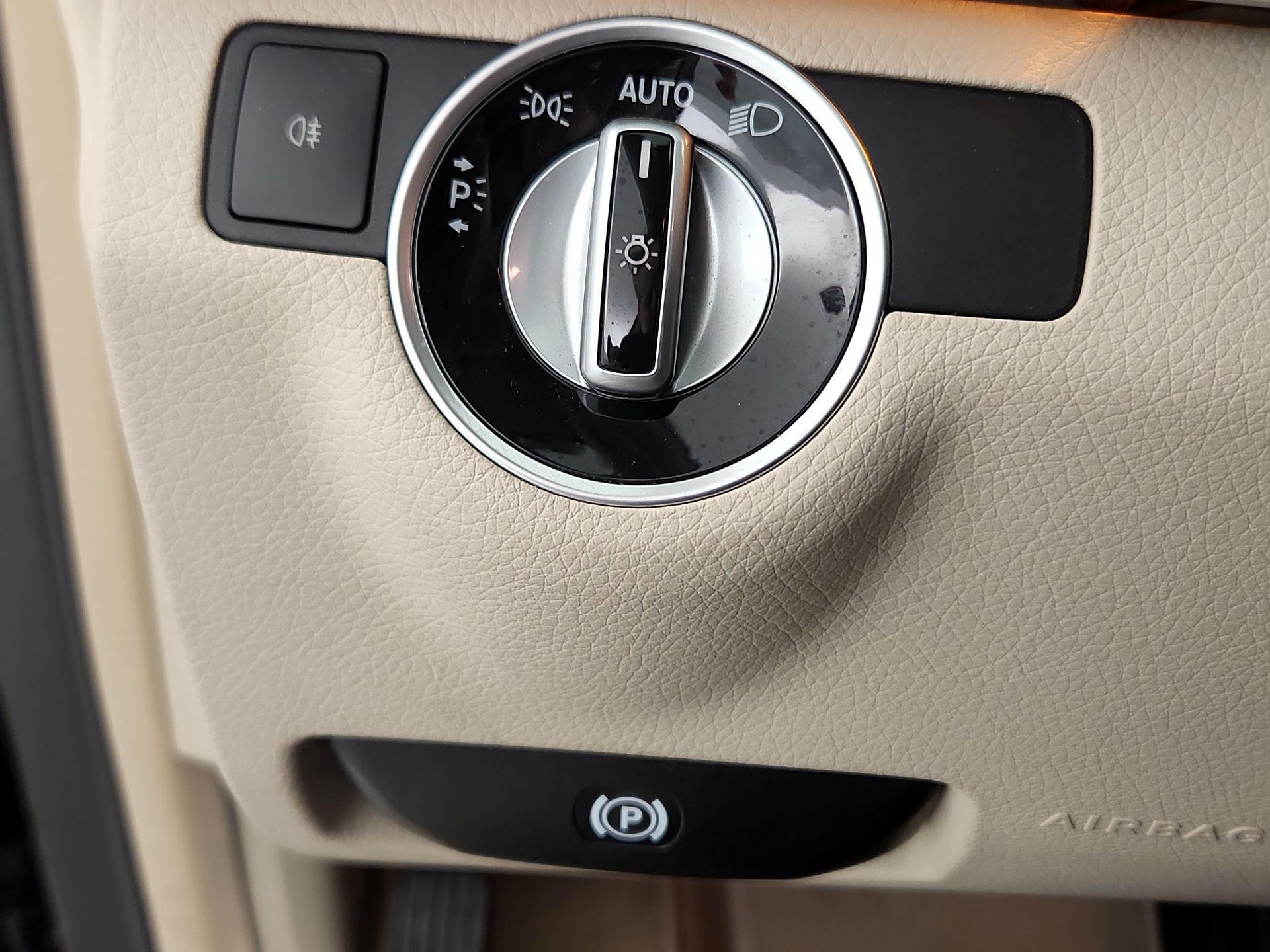 Thumbnail: 2016 Mercedes-Benz E-Class - 13