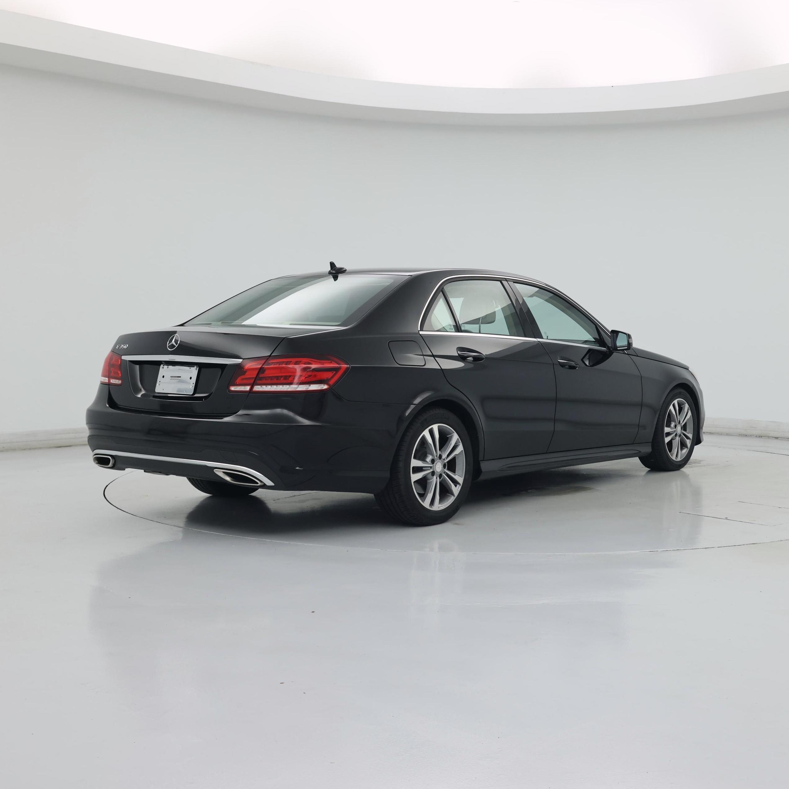 Thumbnail: 2016 Mercedes-Benz E-Class - 8