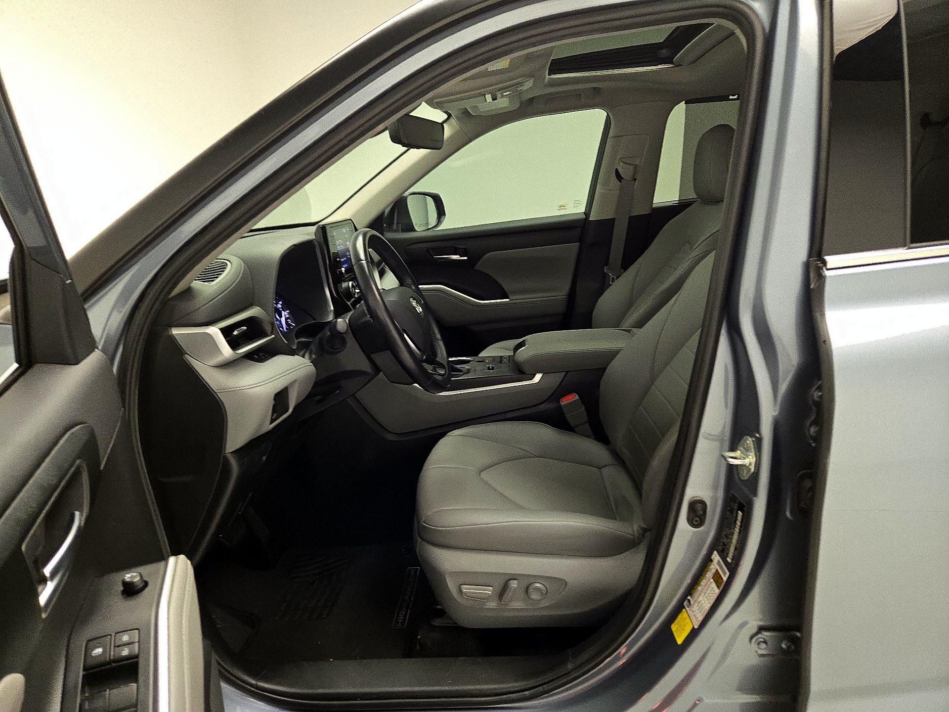 Thumbnail: 2020 Toyota Highlander - 11
