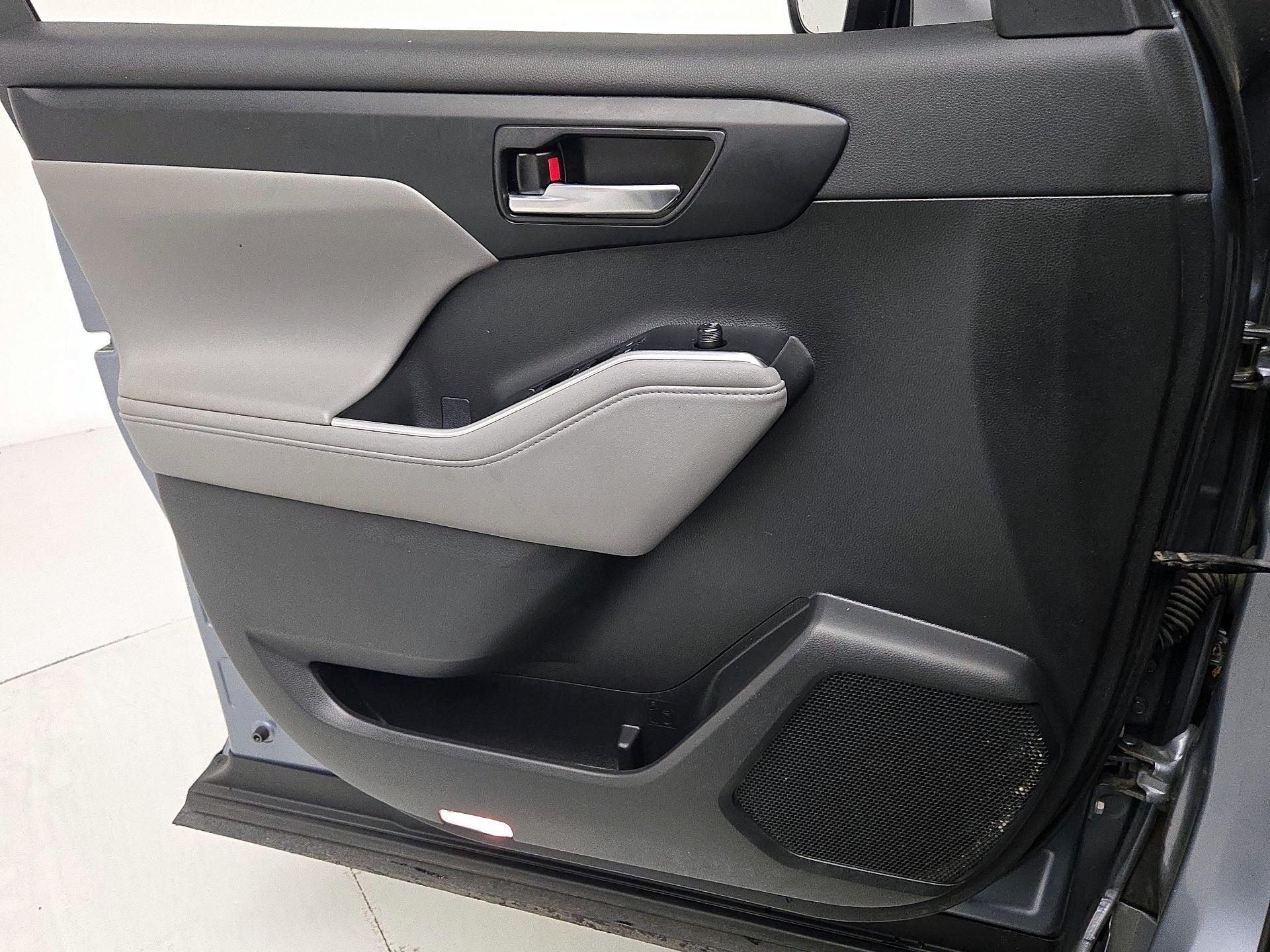 Thumbnail: 2020 Toyota Highlander - 12