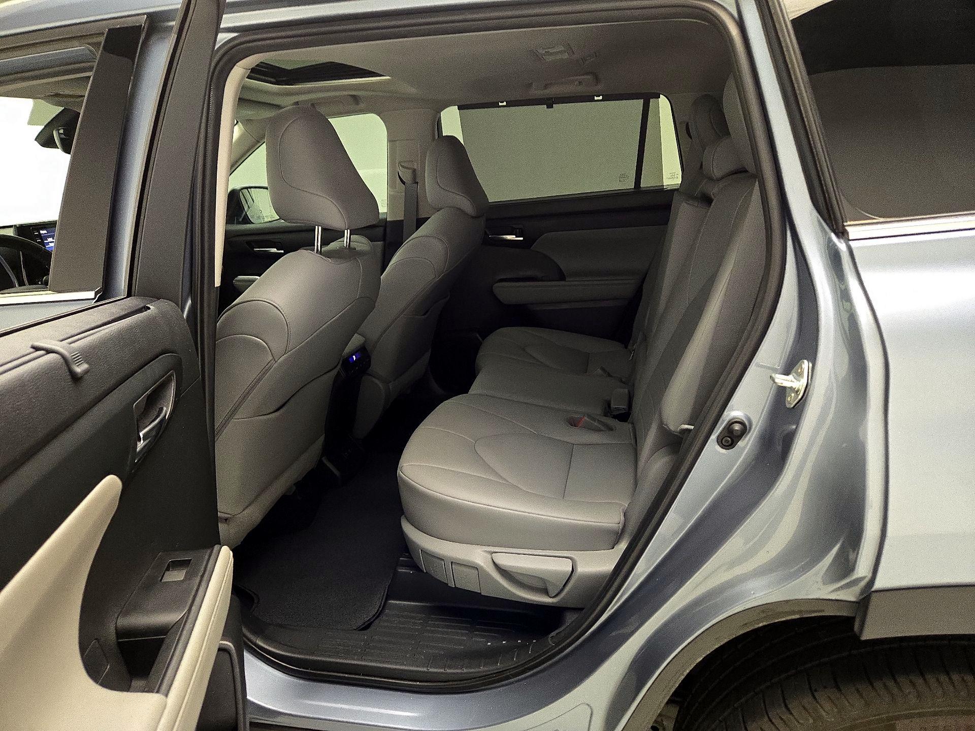 Thumbnail: 2020 Toyota Highlander - 20