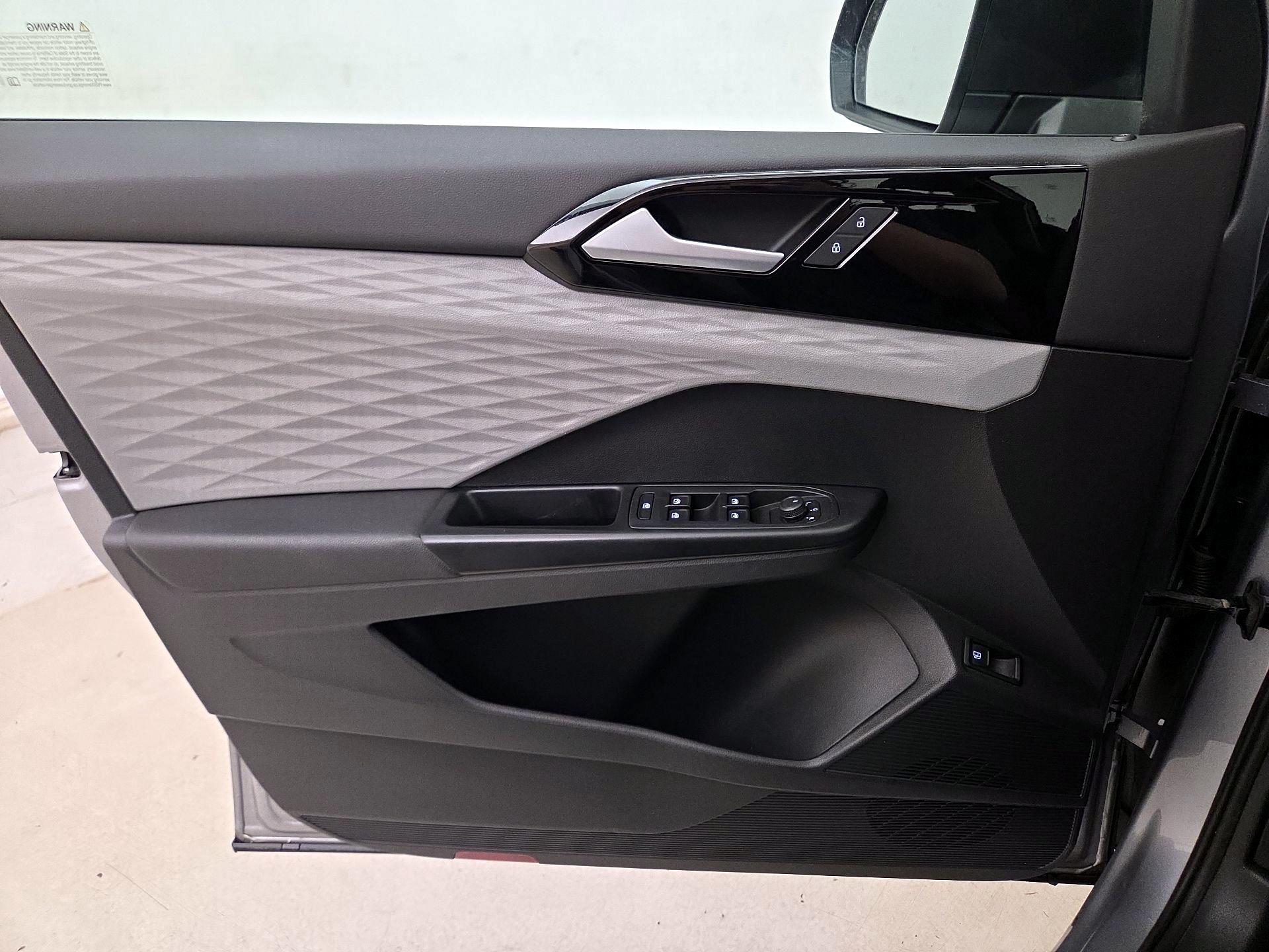 Thumbnail: 2022 Volkswagen Taos - 12