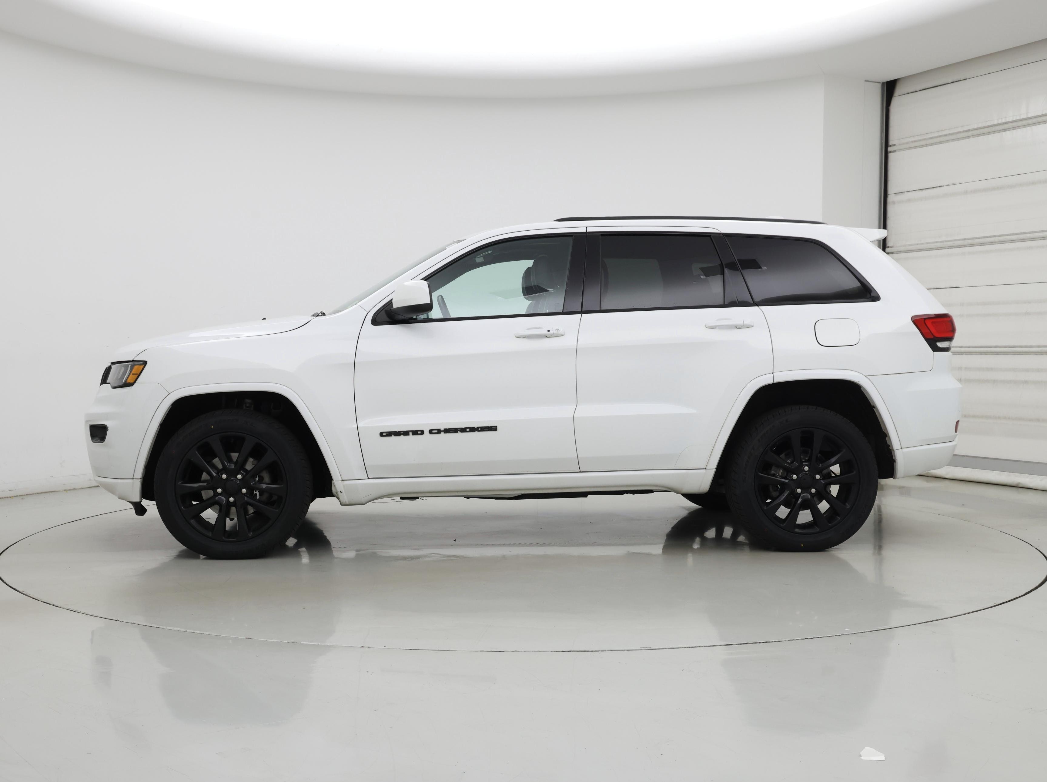 Thumbnail: 2019 Jeep Grand Cherokee - 3
