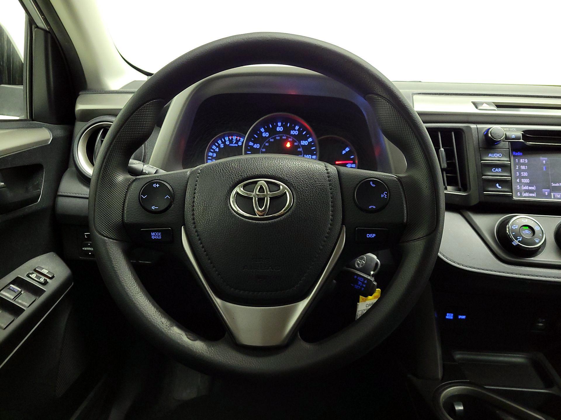 Thumbnail: 2016 Toyota RAV4 - 10