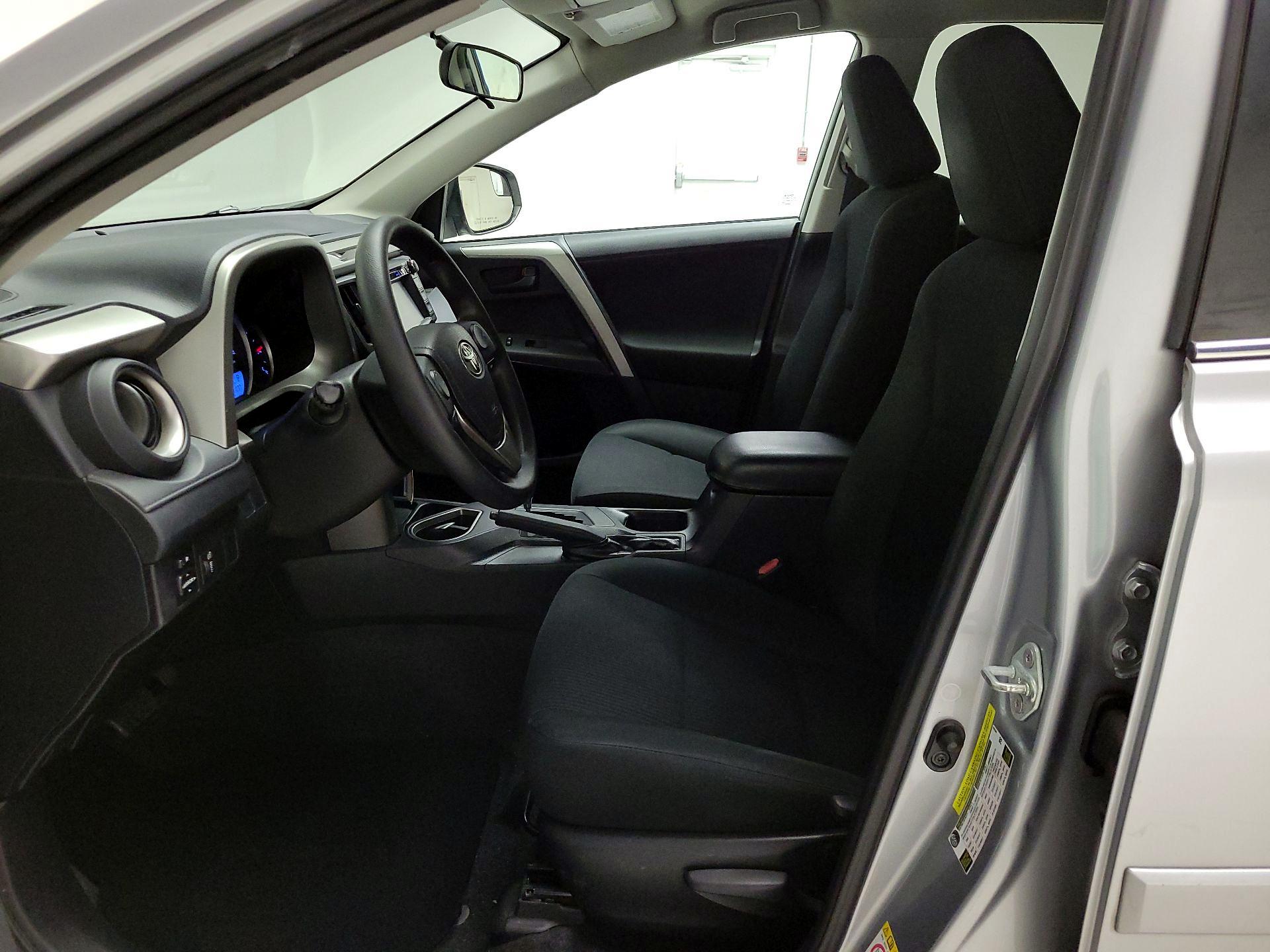 Thumbnail: 2016 Toyota RAV4 - 11