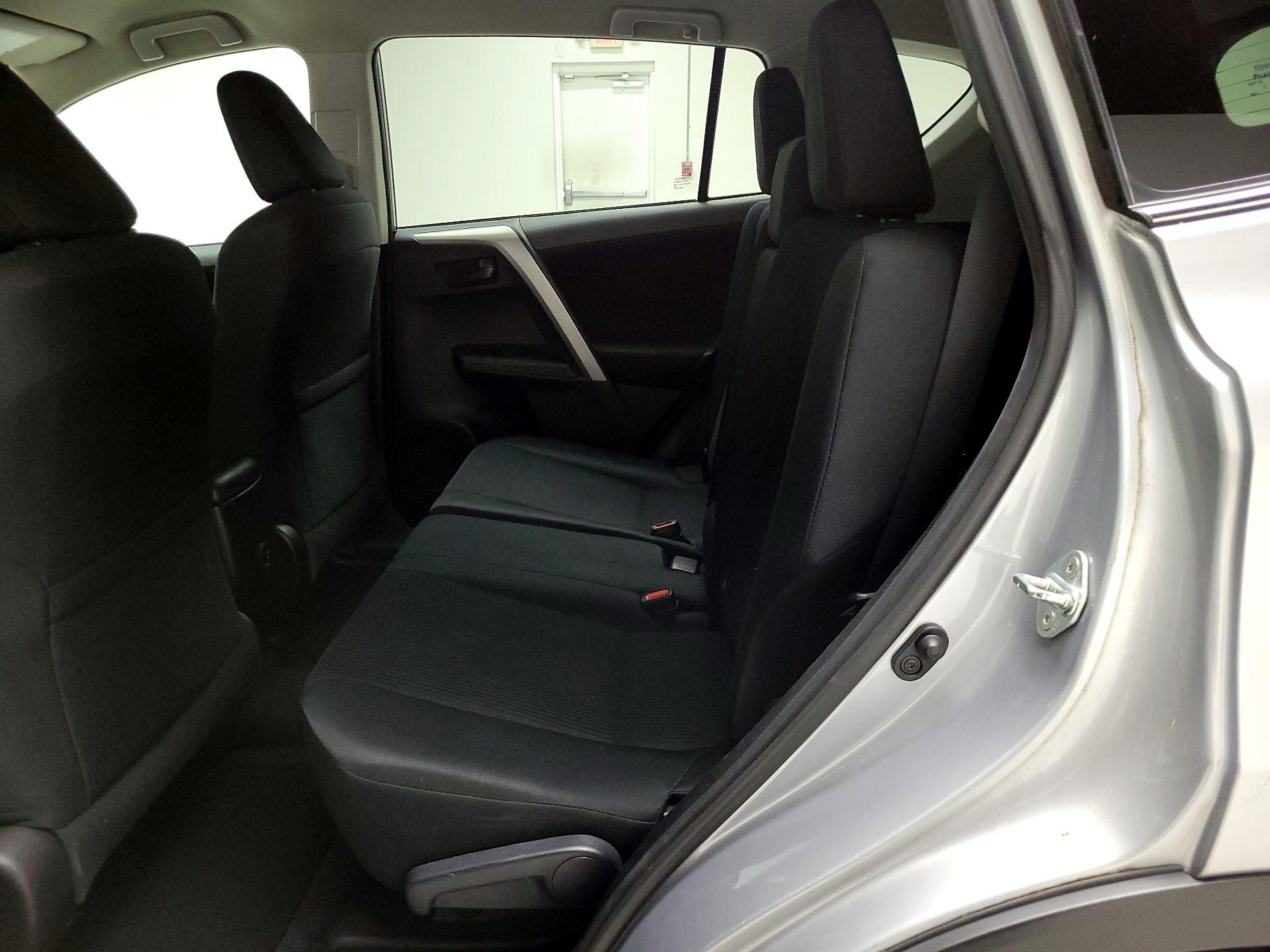 Thumbnail: 2016 Toyota RAV4 - 19