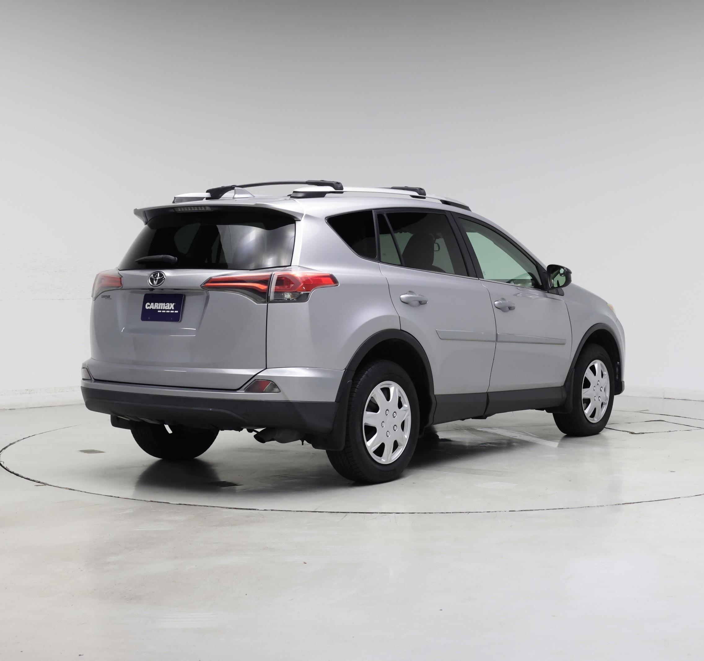 Thumbnail: 2016 Toyota RAV4 - 8