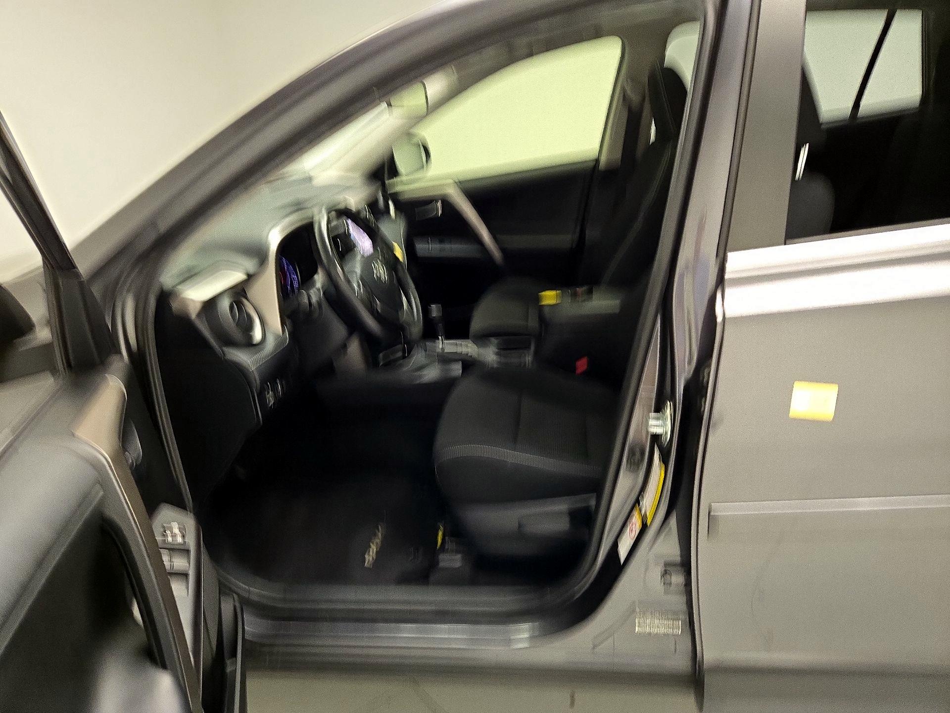 Thumbnail: 2018 Toyota RAV4 - 11
