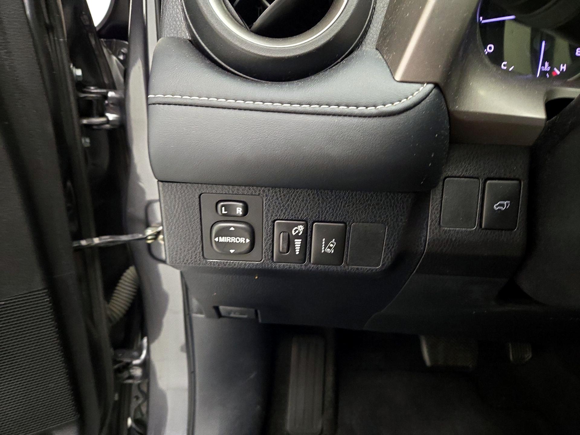 Thumbnail: 2018 Toyota RAV4 - 13