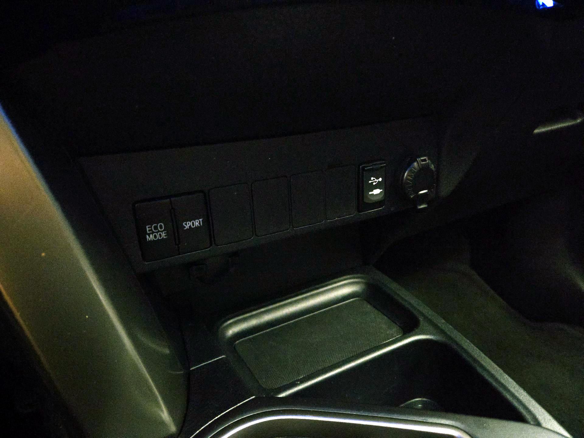 Thumbnail: 2018 Toyota RAV4 - 18