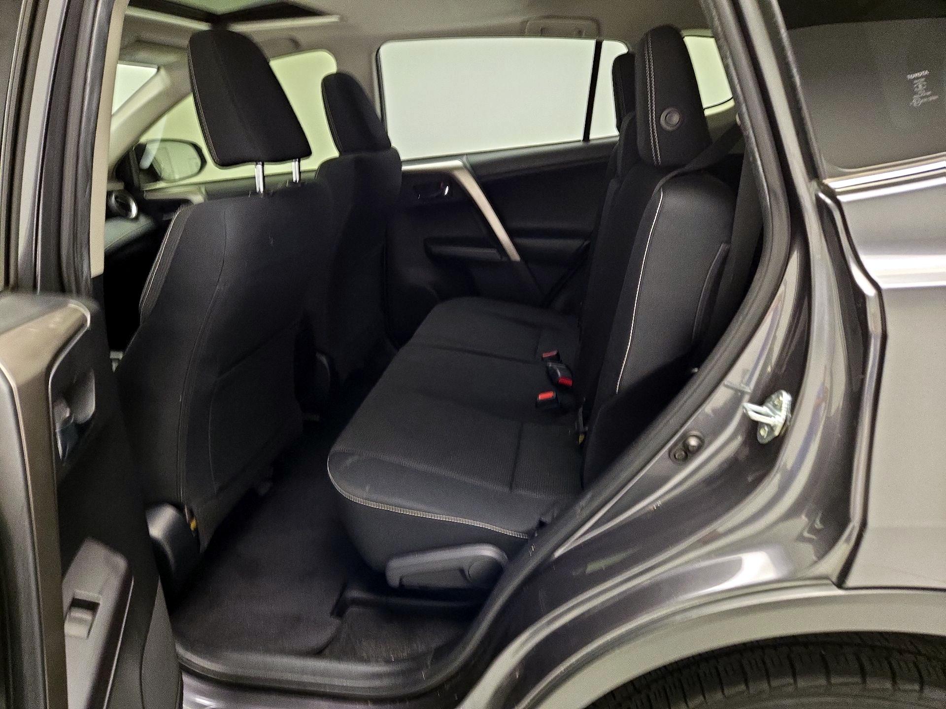 Thumbnail: 2018 Toyota RAV4 - 20