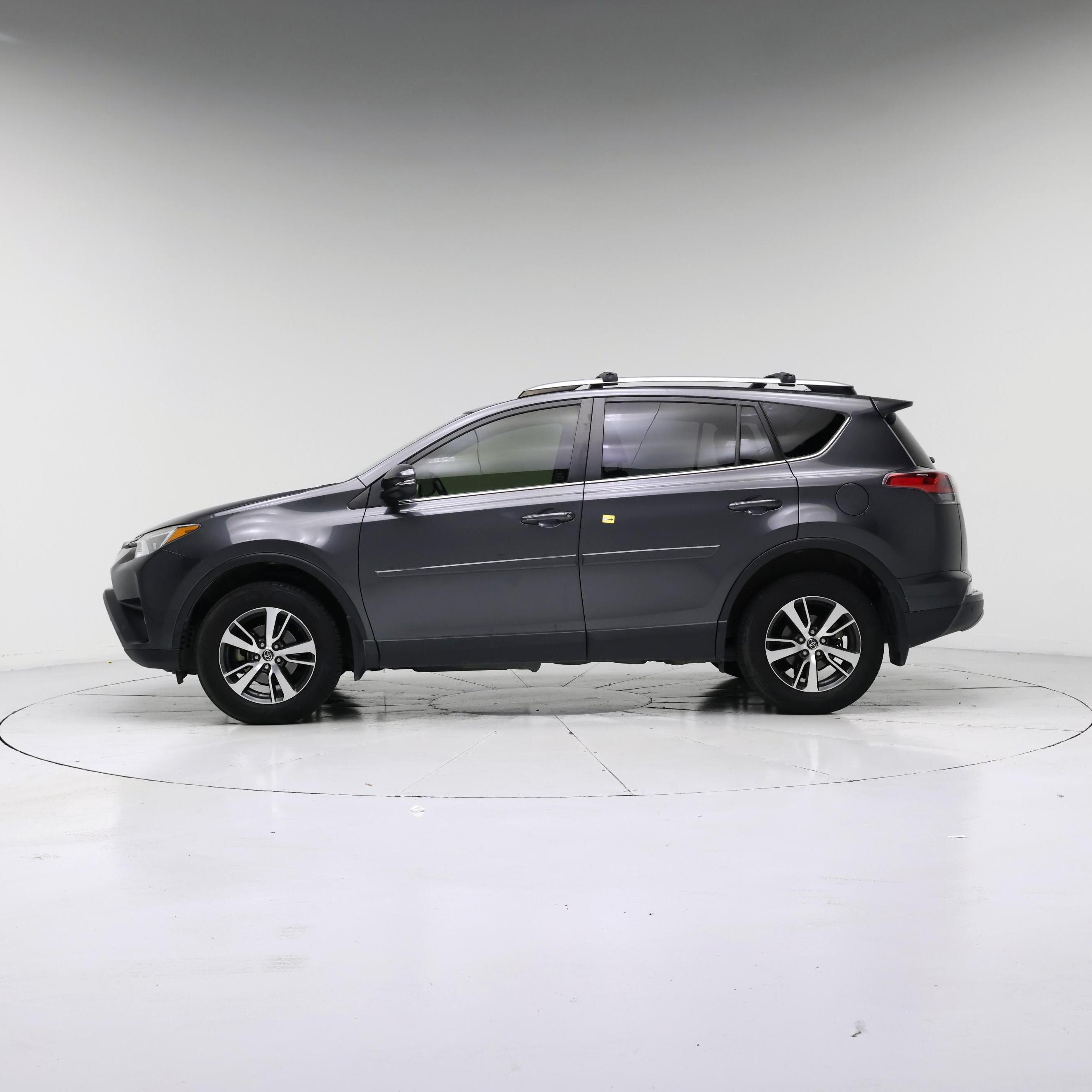 Thumbnail: 2018 Toyota RAV4 - 3