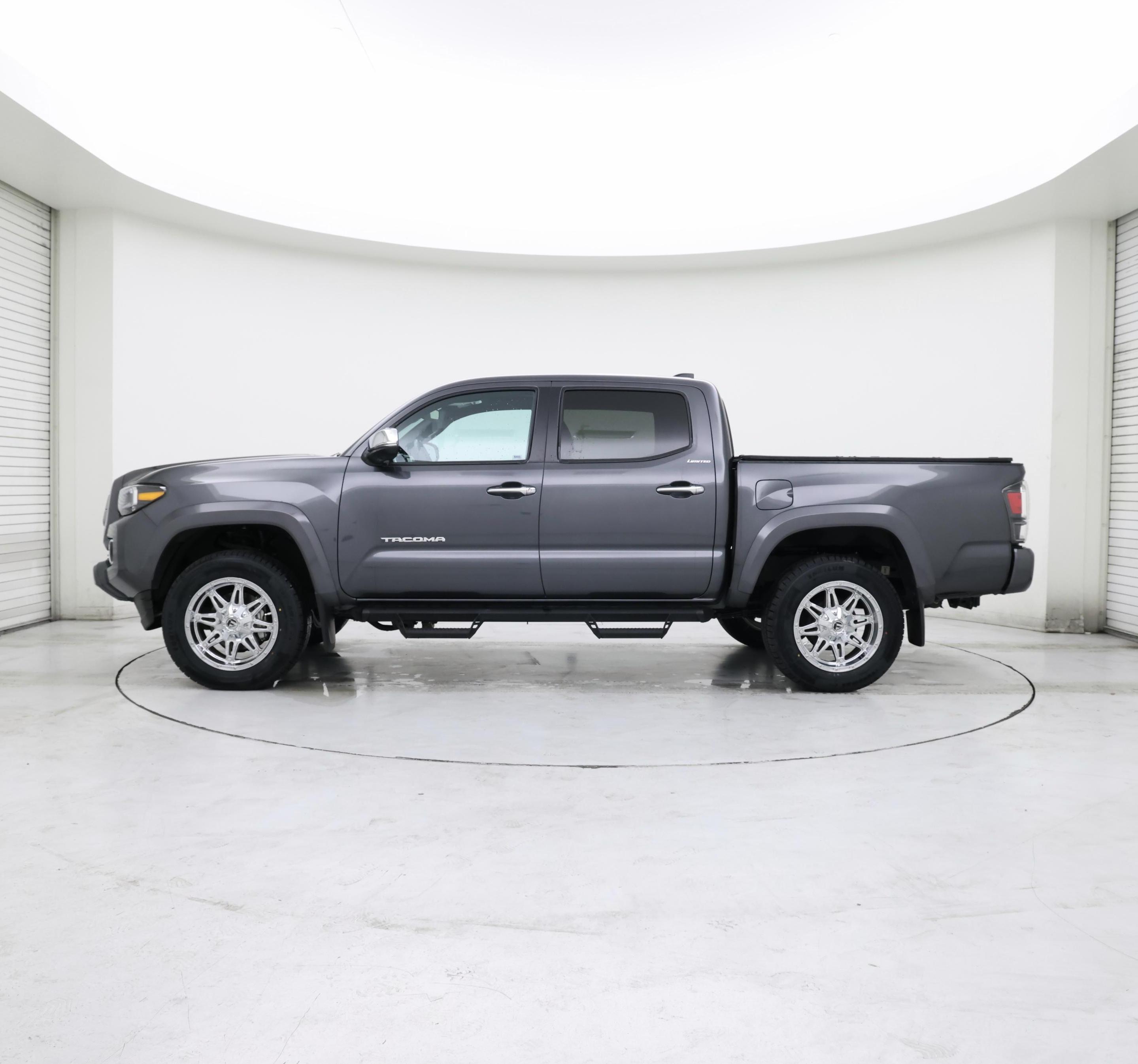 Thumbnail: 2022 Toyota Tacoma - 3
