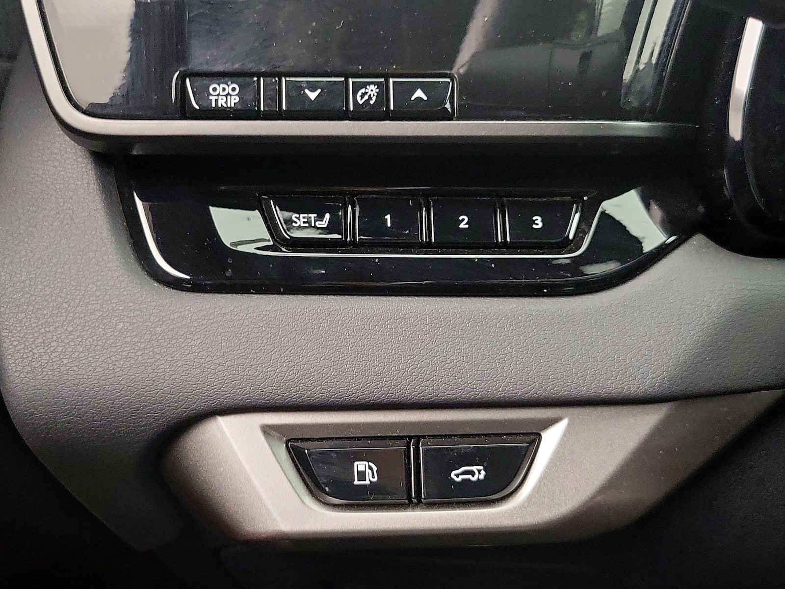 2023 Lexus RX Hybrid 500h - Photo 14