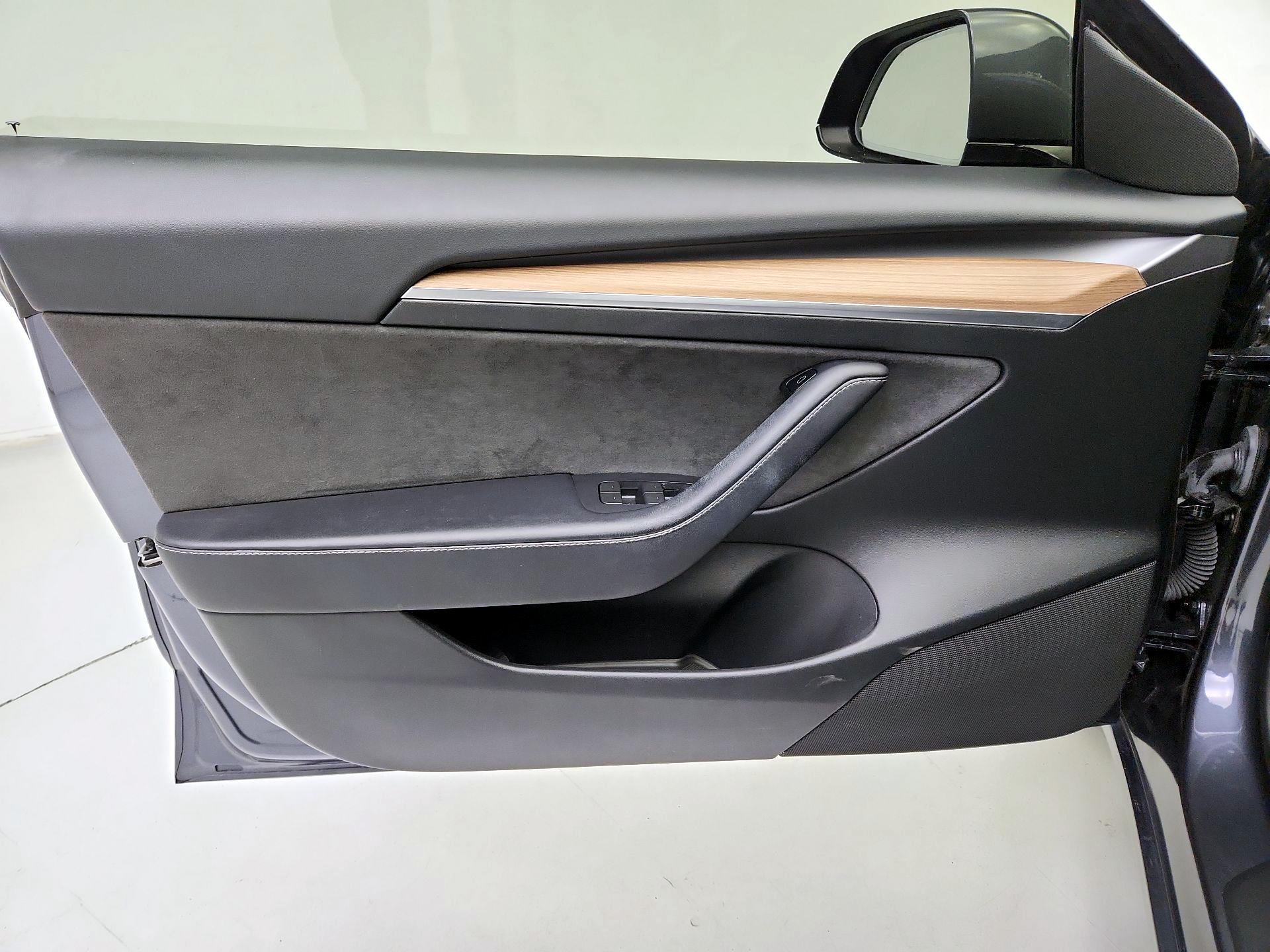Thumbnail: 2023 Tesla Model 3 - 12