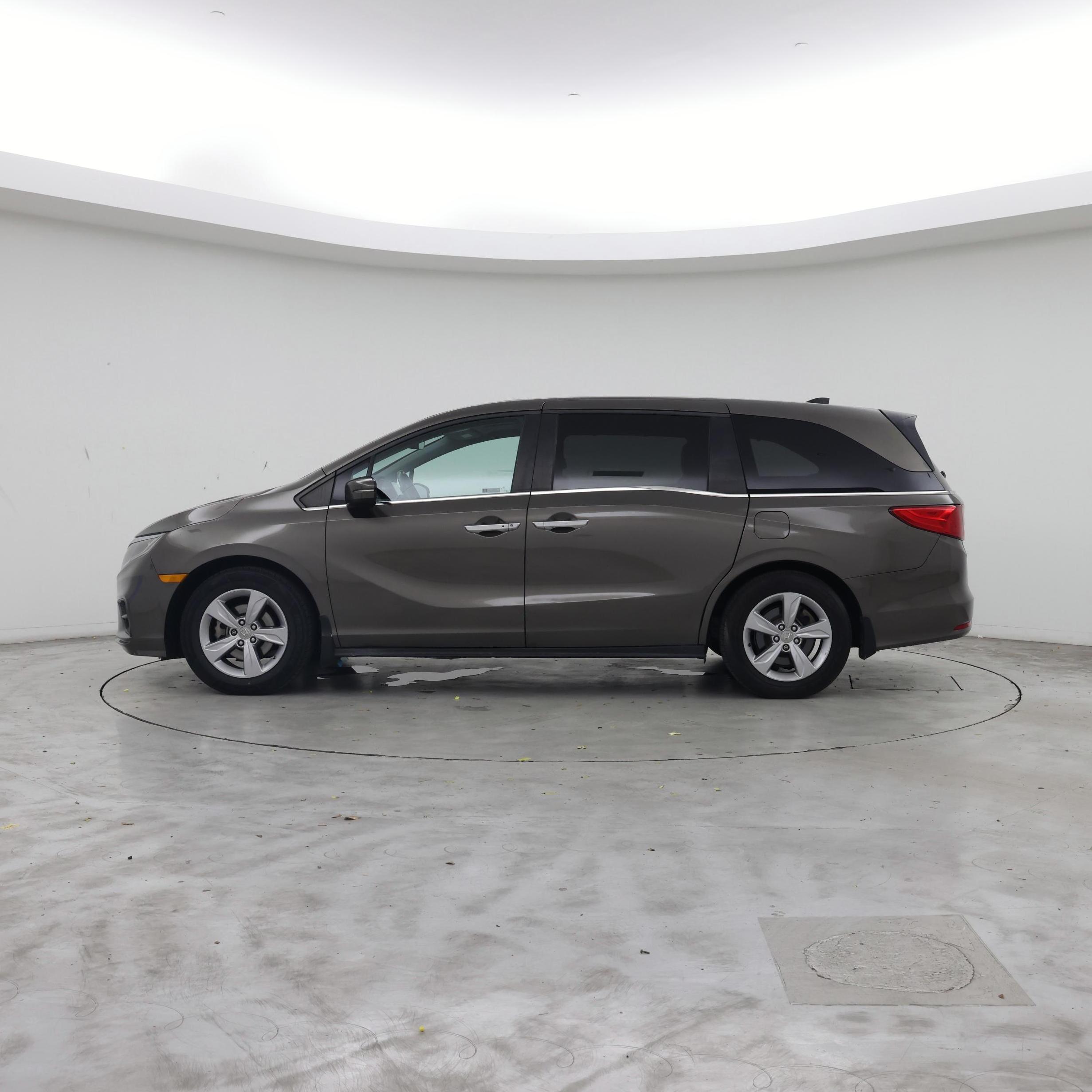 Thumbnail: 2019 Honda Odyssey - 3