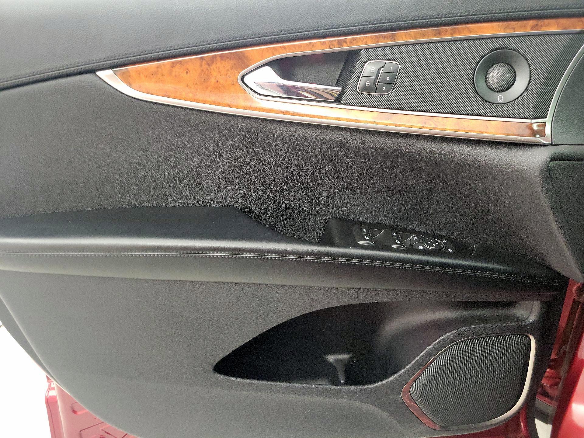 Thumbnail: 2019 Lincoln Nautilus - 12