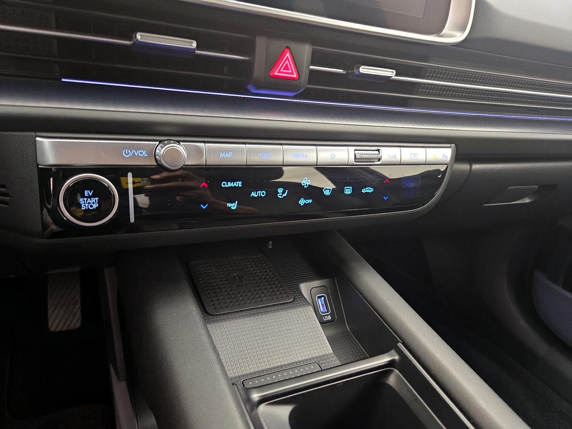 Thumbnail: 2023 Hyundai Ioniq 6 - 17
