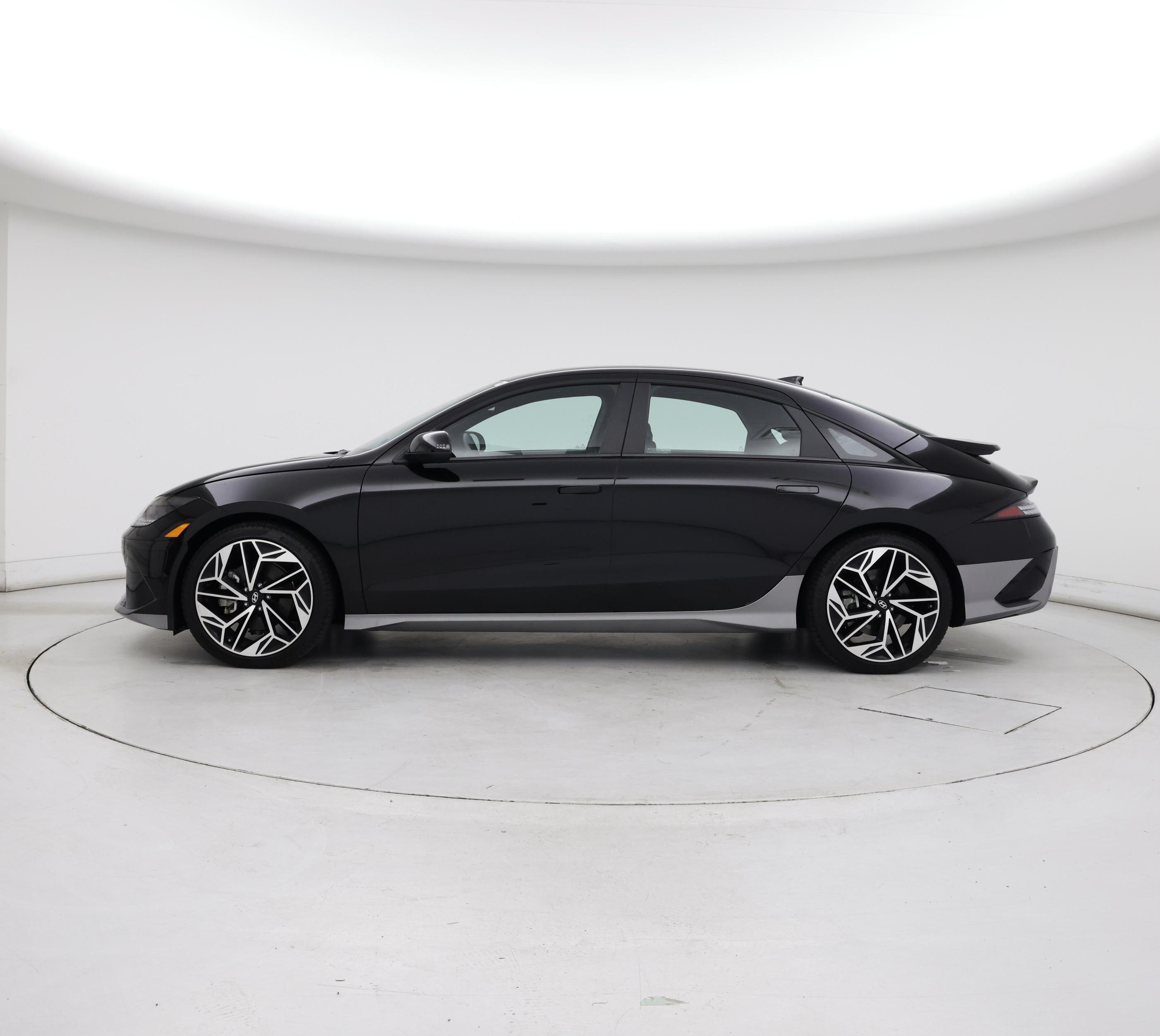 Thumbnail: 2023 Hyundai Ioniq 6 - 3