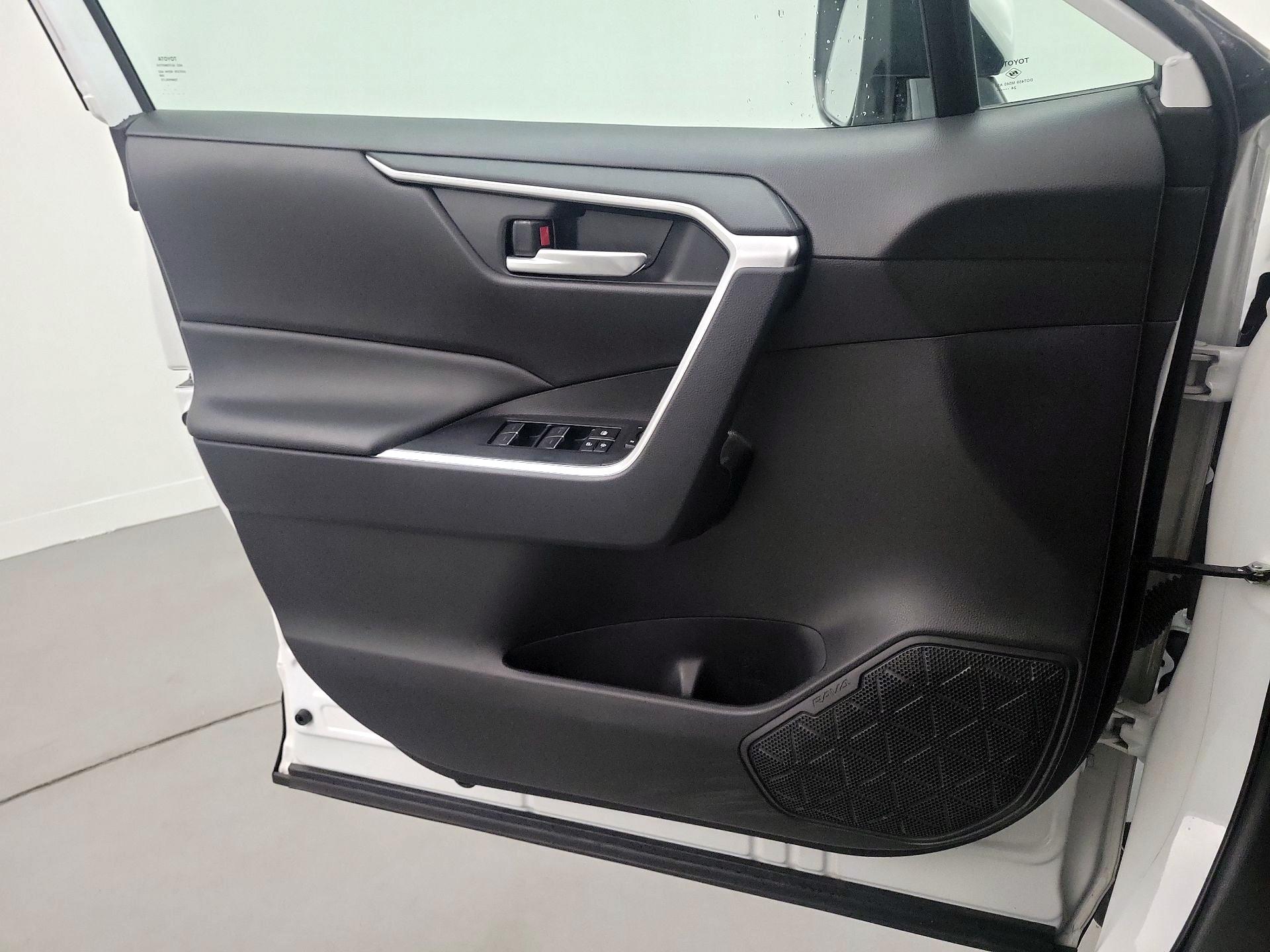 Thumbnail: 2025 Toyota RAV4 - 12