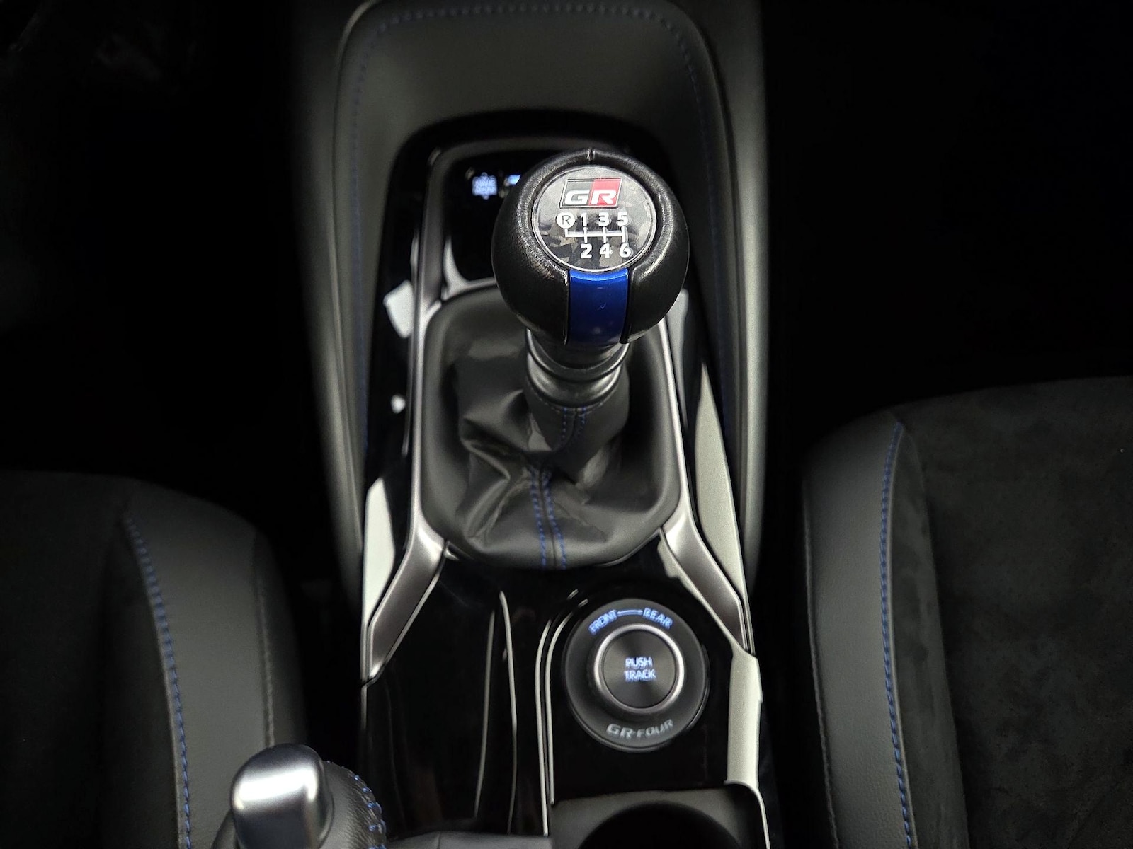 2024 Toyota GR Corolla Circuit Edition - Photo 18