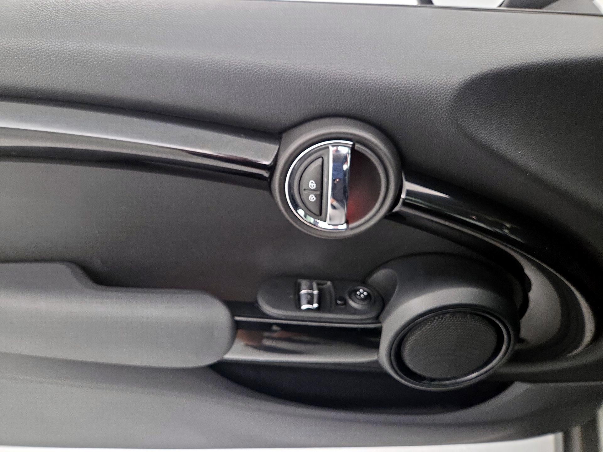 Thumbnail: 2019 MINI Cooper Hardtop - 12