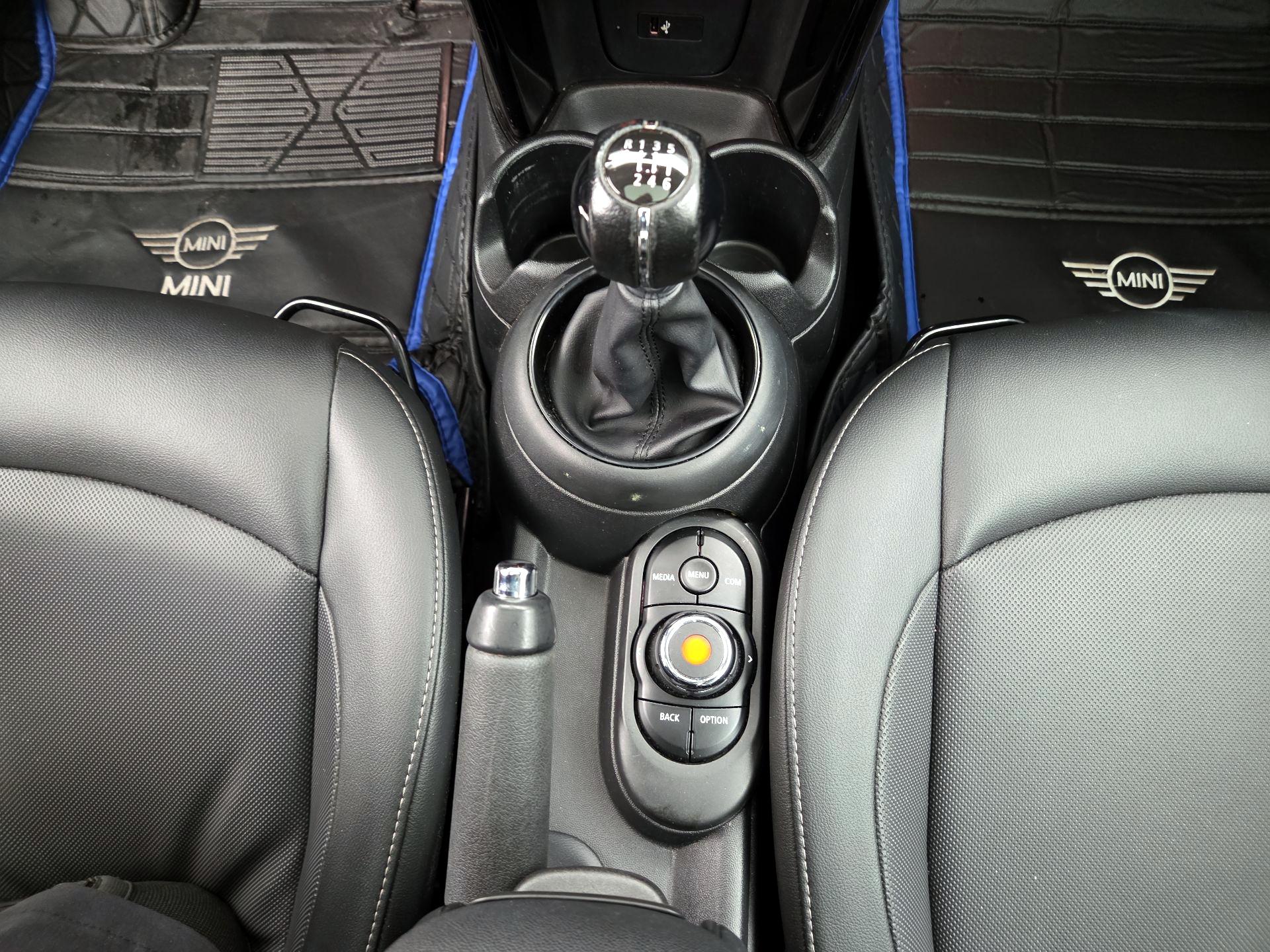 Thumbnail: 2019 MINI Cooper Hardtop - 17
