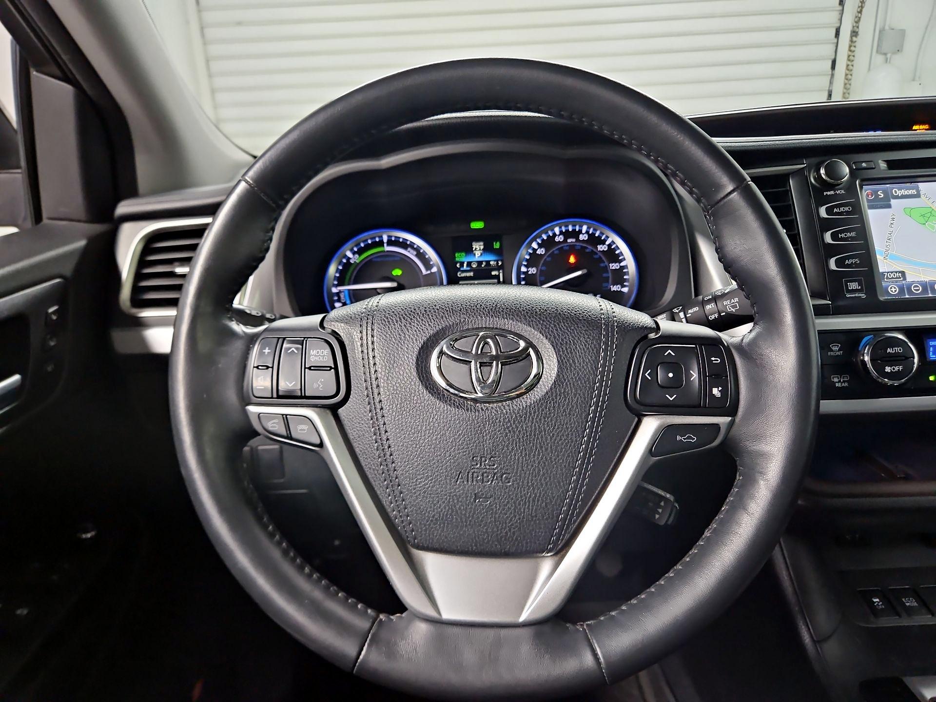 Thumbnail: 2016 Toyota Highlander - 10