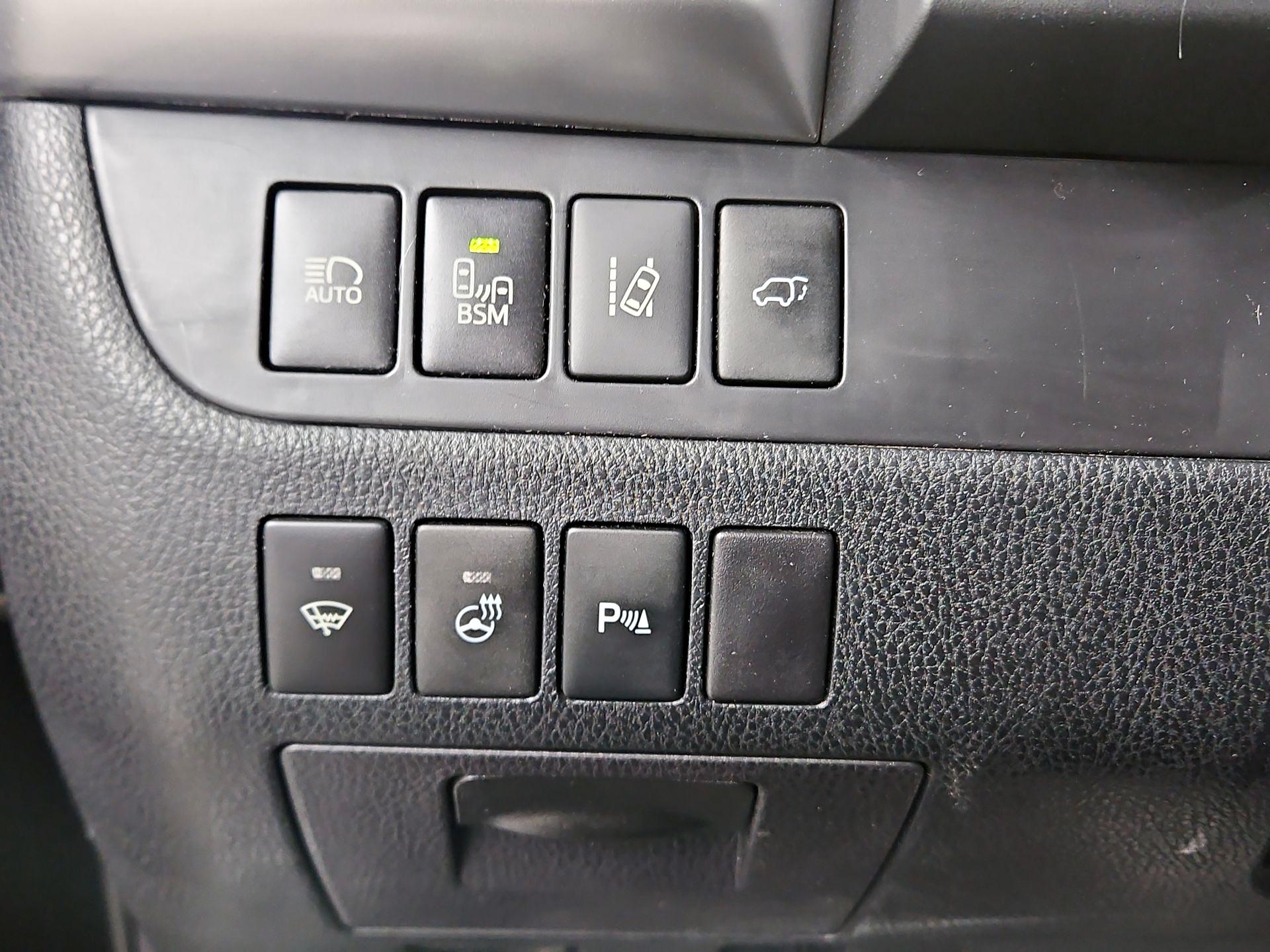Thumbnail: 2016 Toyota Highlander - 13