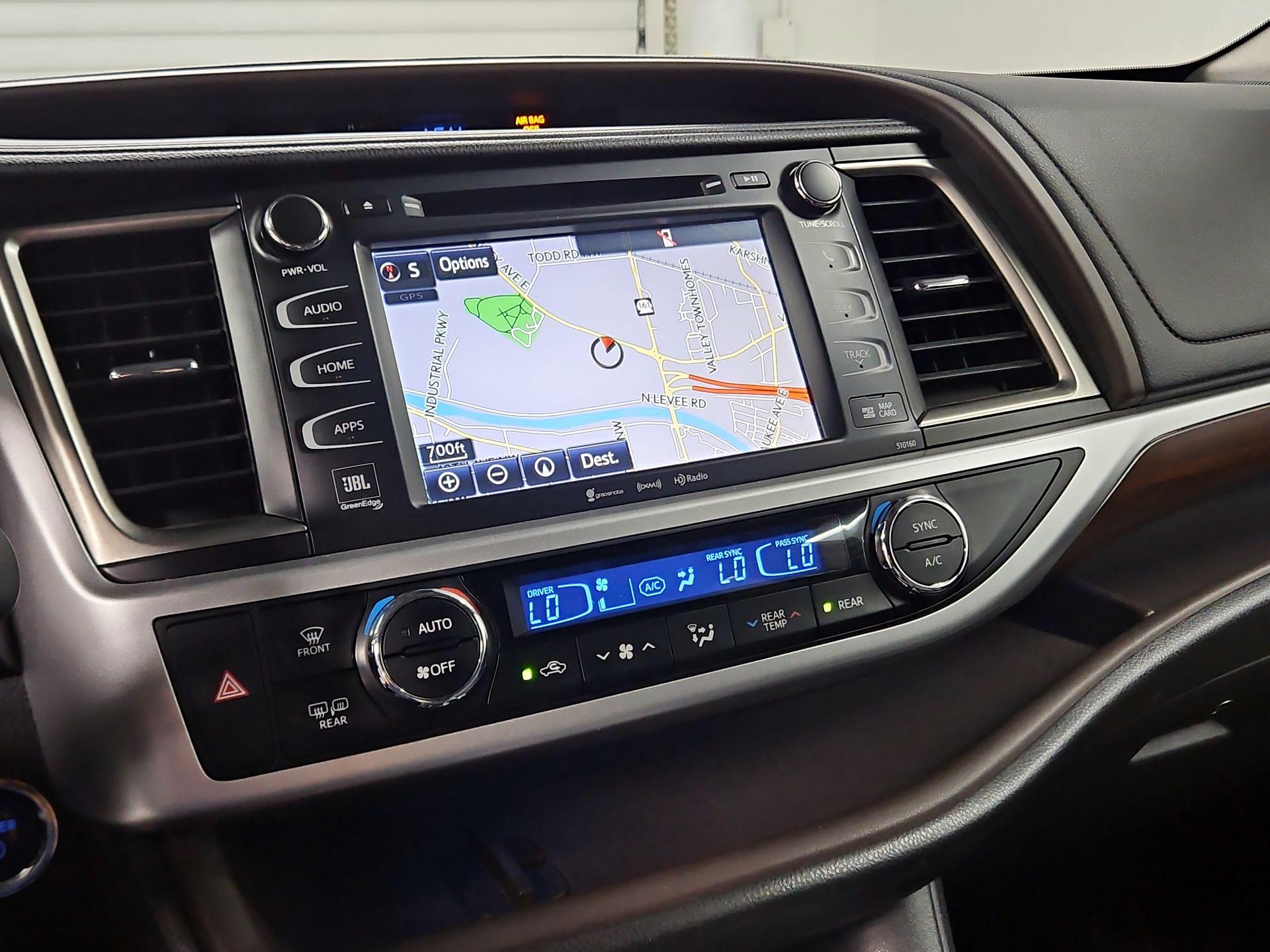Thumbnail: 2016 Toyota Highlander - 14