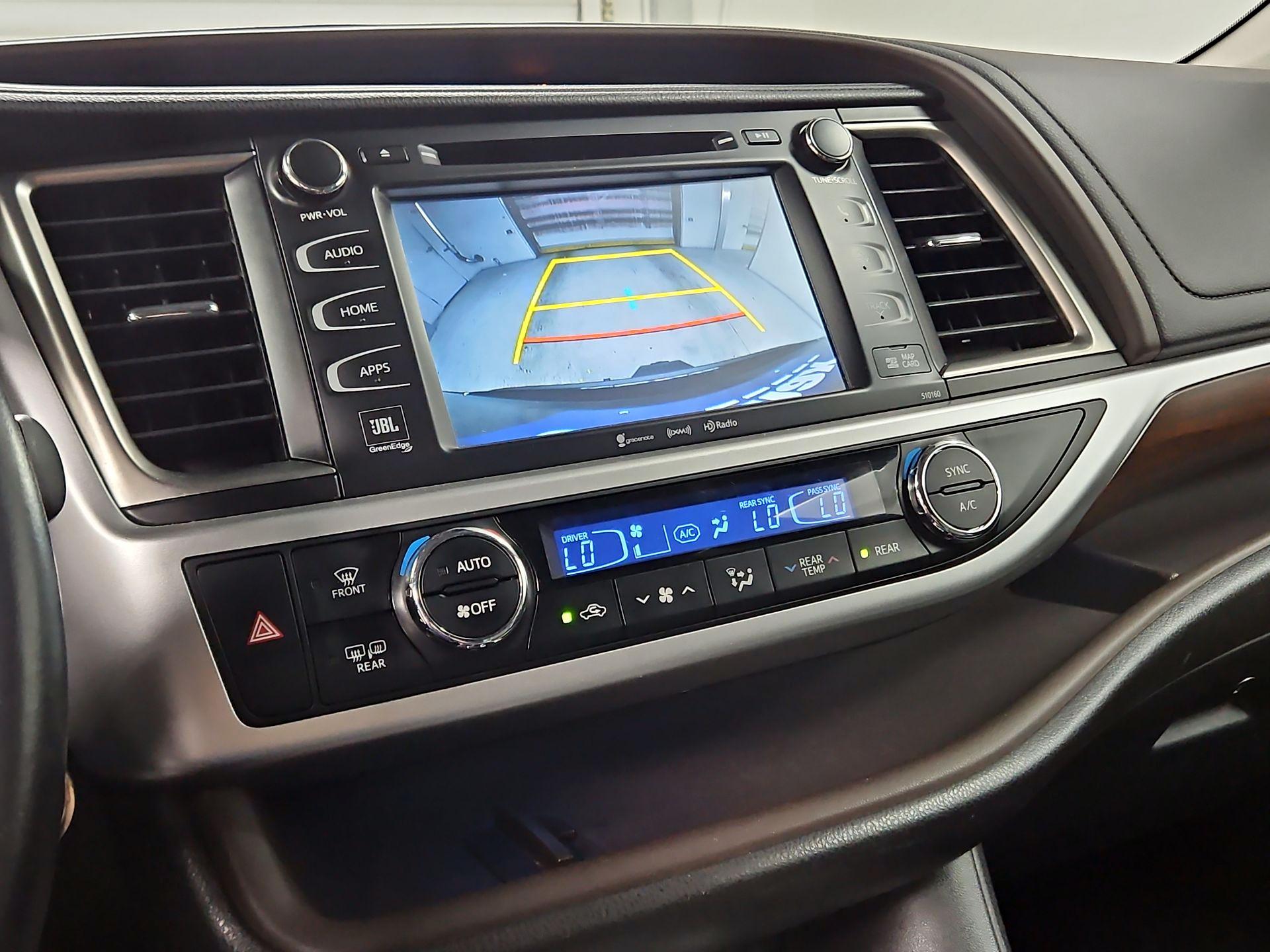 Thumbnail: 2016 Toyota Highlander - 15