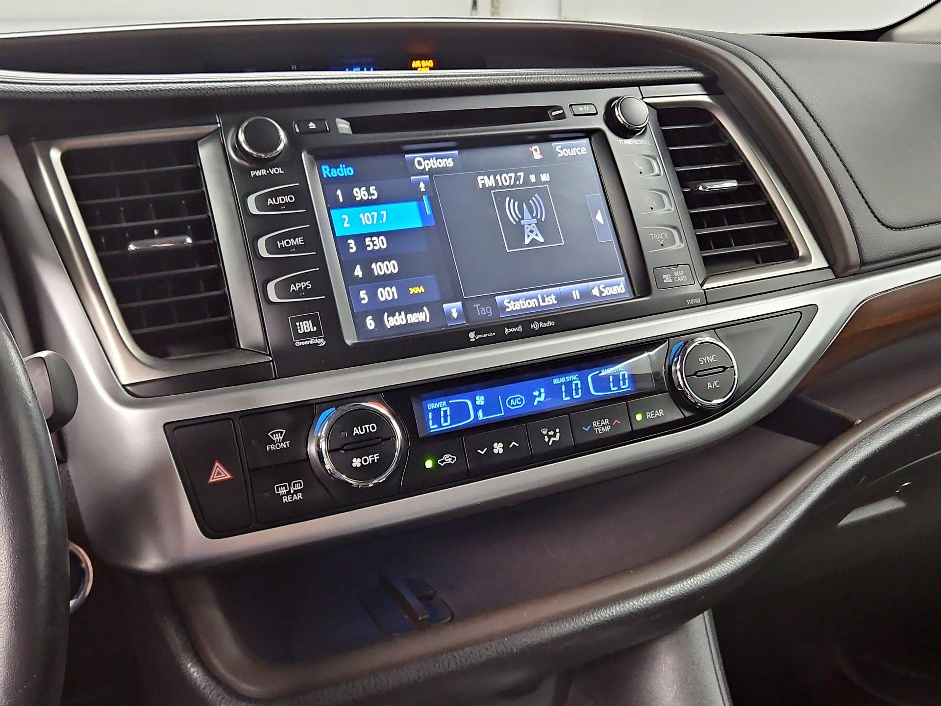 Thumbnail: 2016 Toyota Highlander - 16