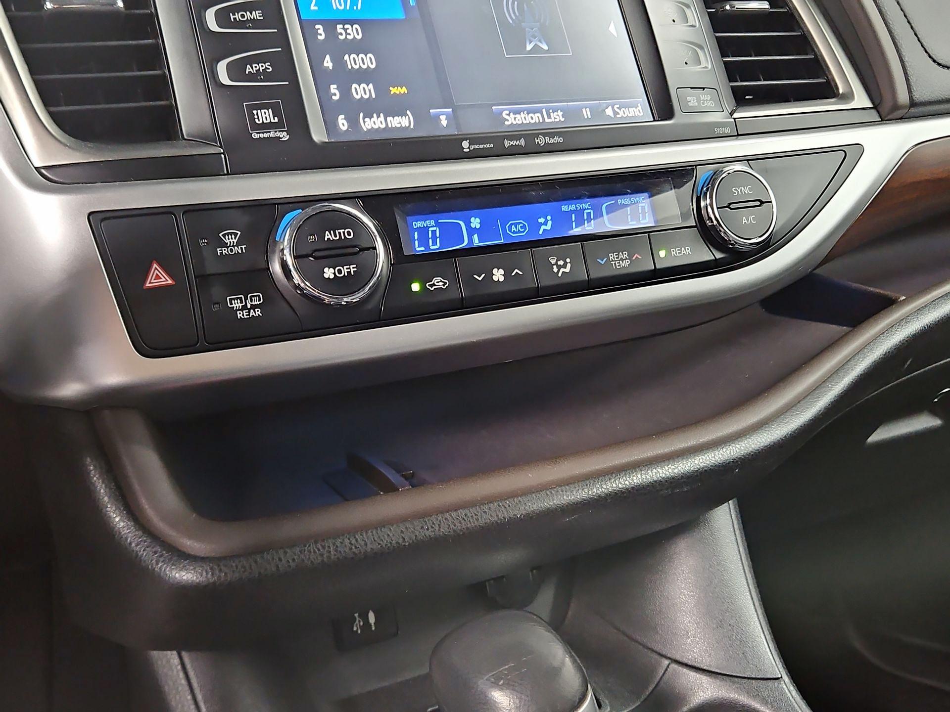 Thumbnail: 2016 Toyota Highlander - 17