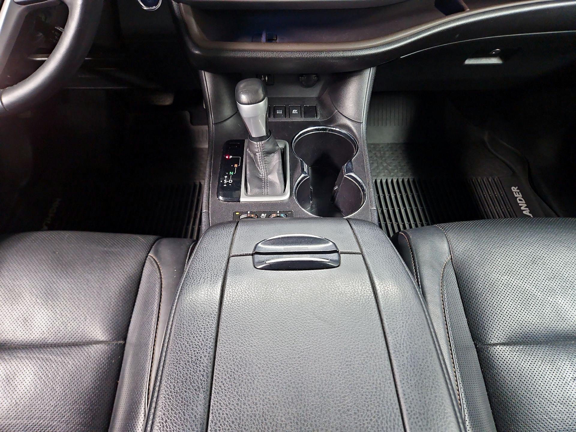 Thumbnail: 2016 Toyota Highlander - 18