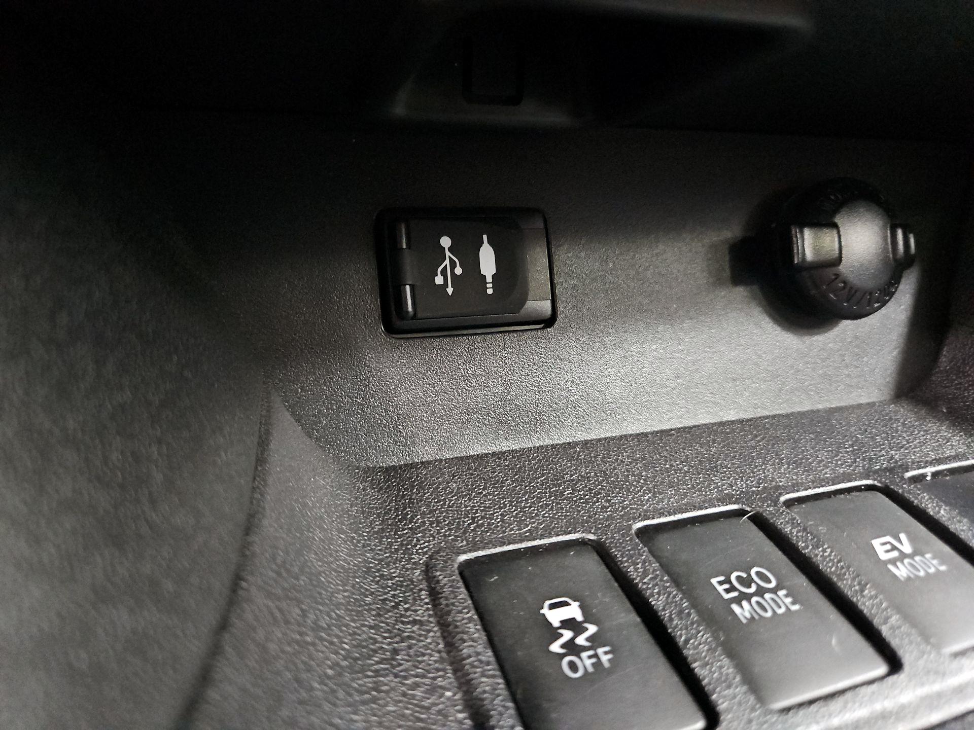Thumbnail: 2016 Toyota Highlander - 19