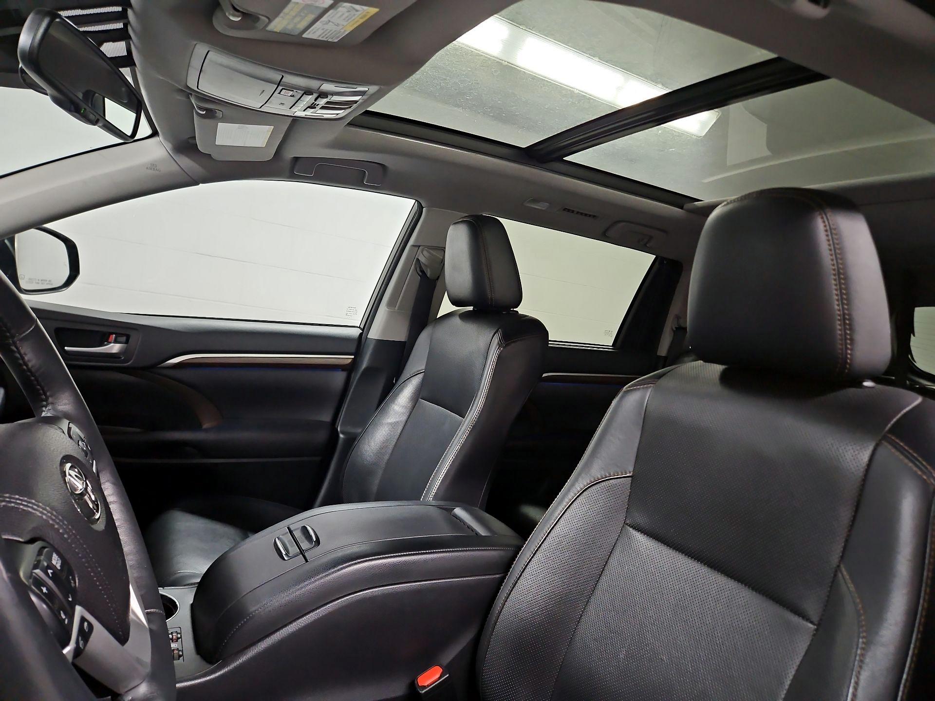 Thumbnail: 2016 Toyota Highlander - 20