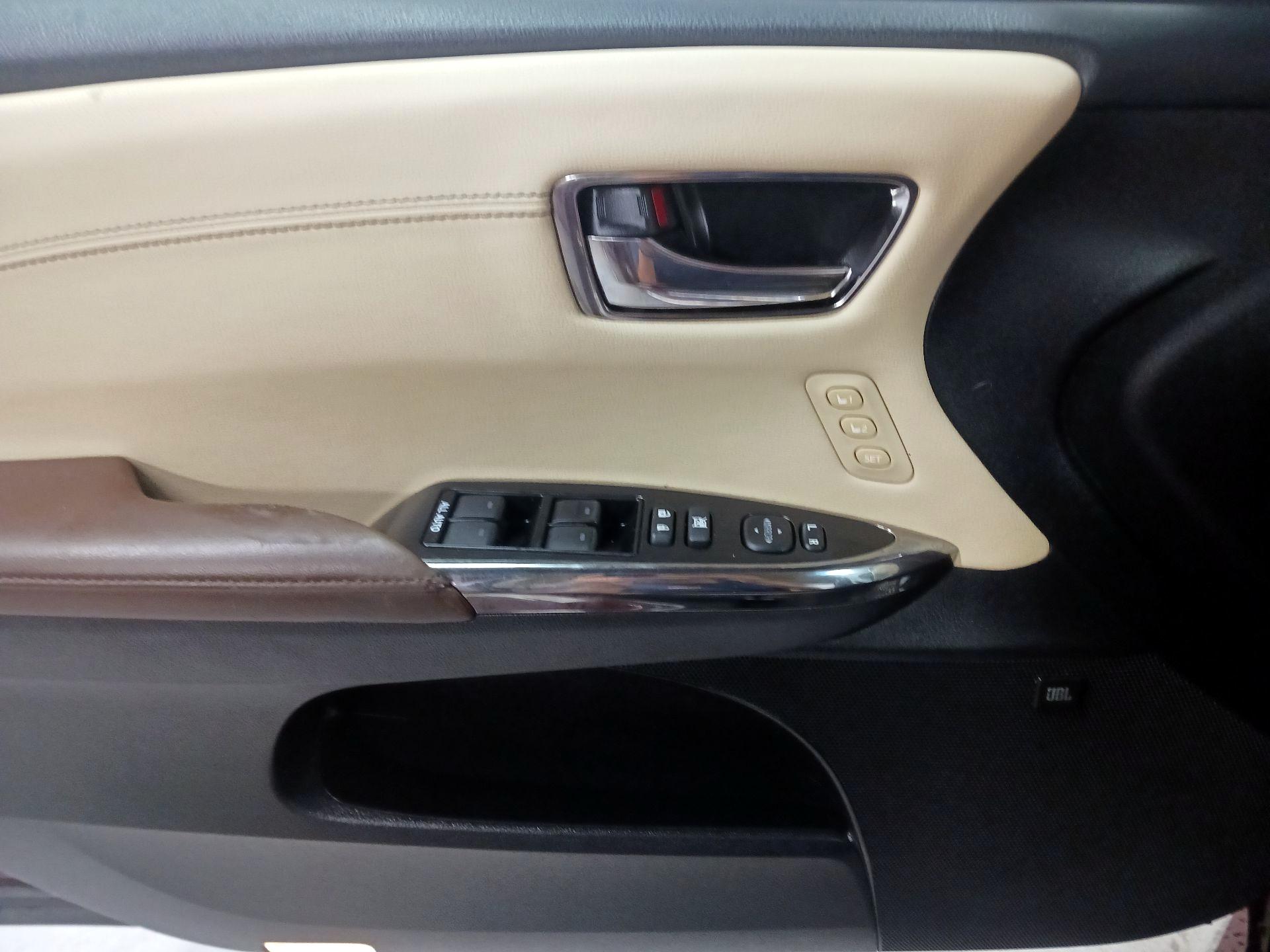 Thumbnail: 2015 Toyota Avalon - 12