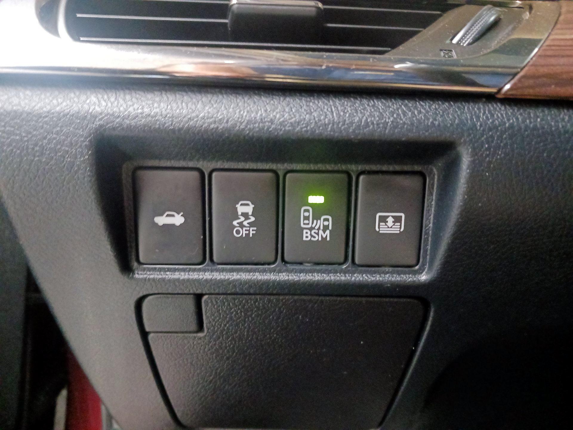 Thumbnail: 2015 Toyota Avalon - 13
