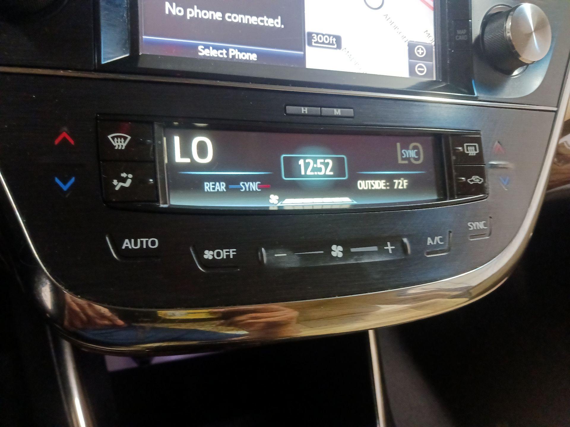 Thumbnail: 2015 Toyota Avalon - 17