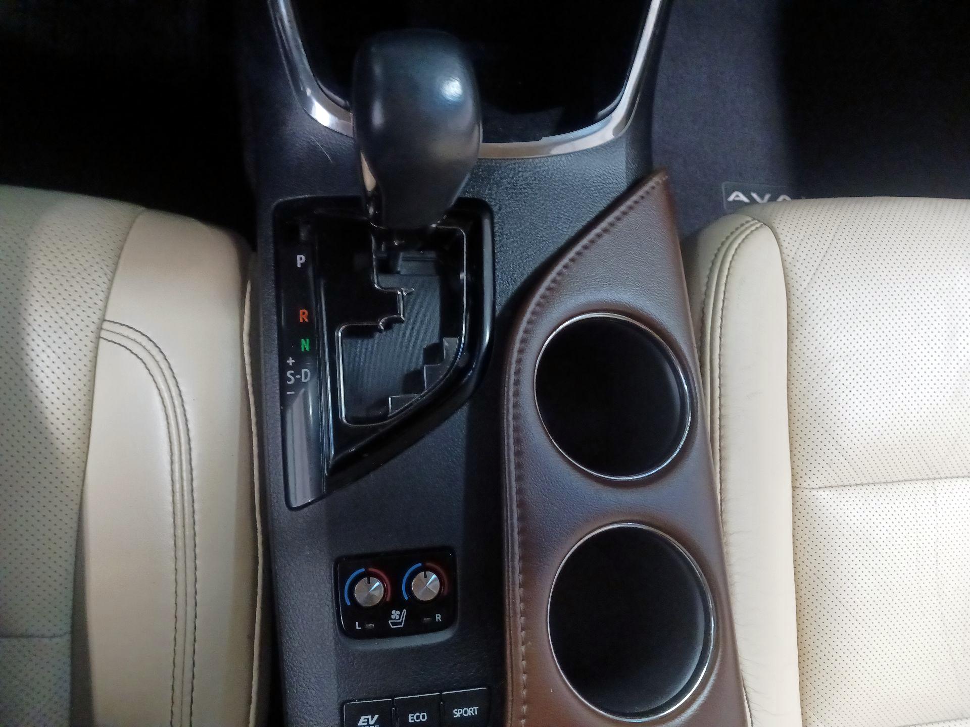 Thumbnail: 2015 Toyota Avalon - 18