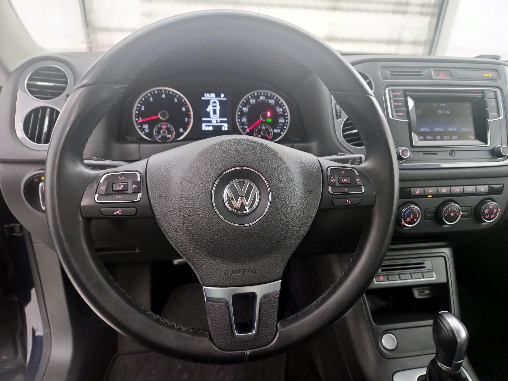 Thumbnail: 2016 Volkswagen Tiguan - 10