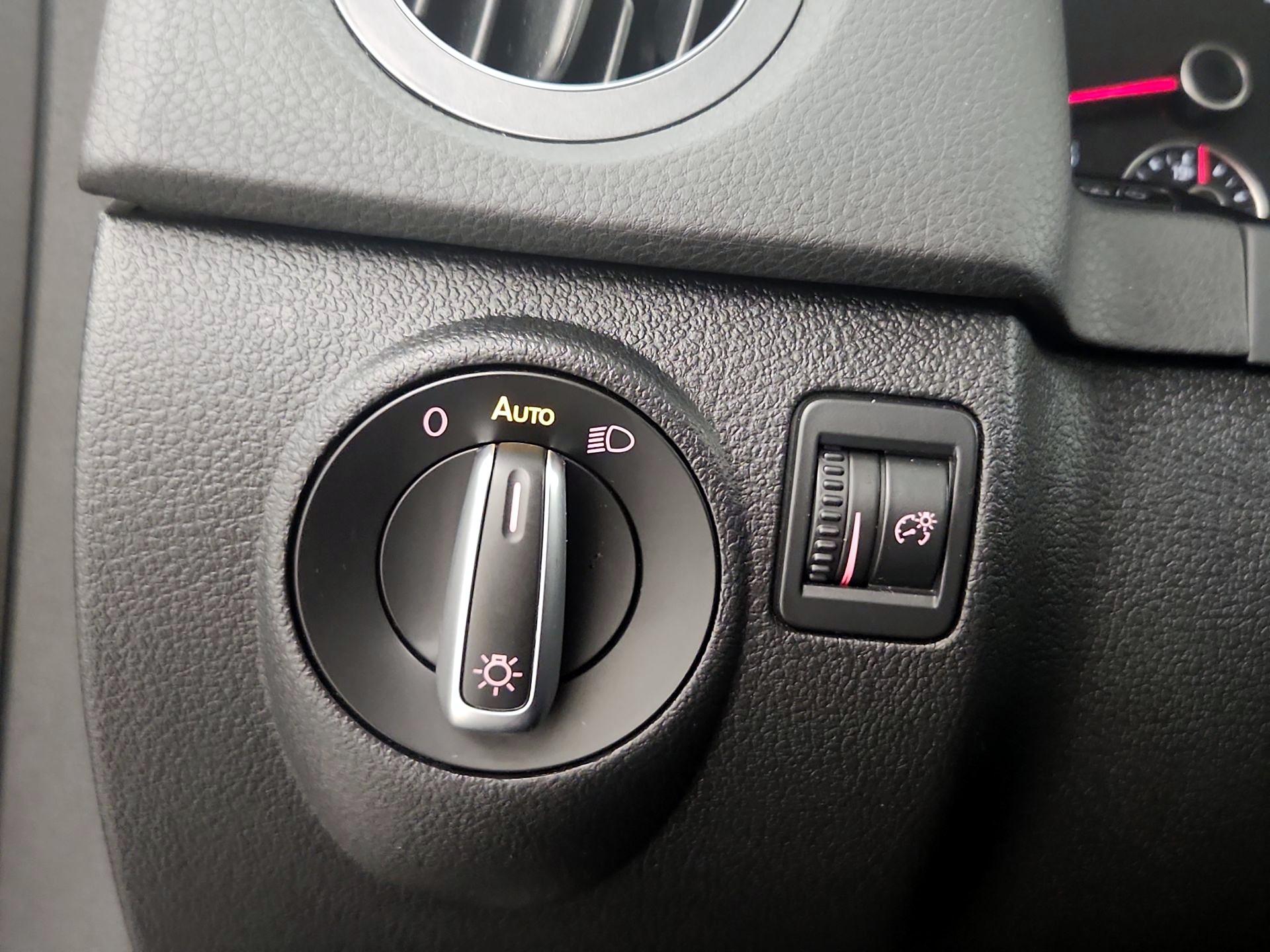 Thumbnail: 2016 Volkswagen Tiguan - 13