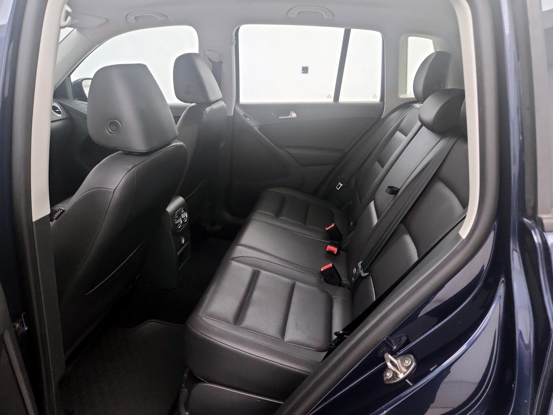 Thumbnail: 2016 Volkswagen Tiguan - 19